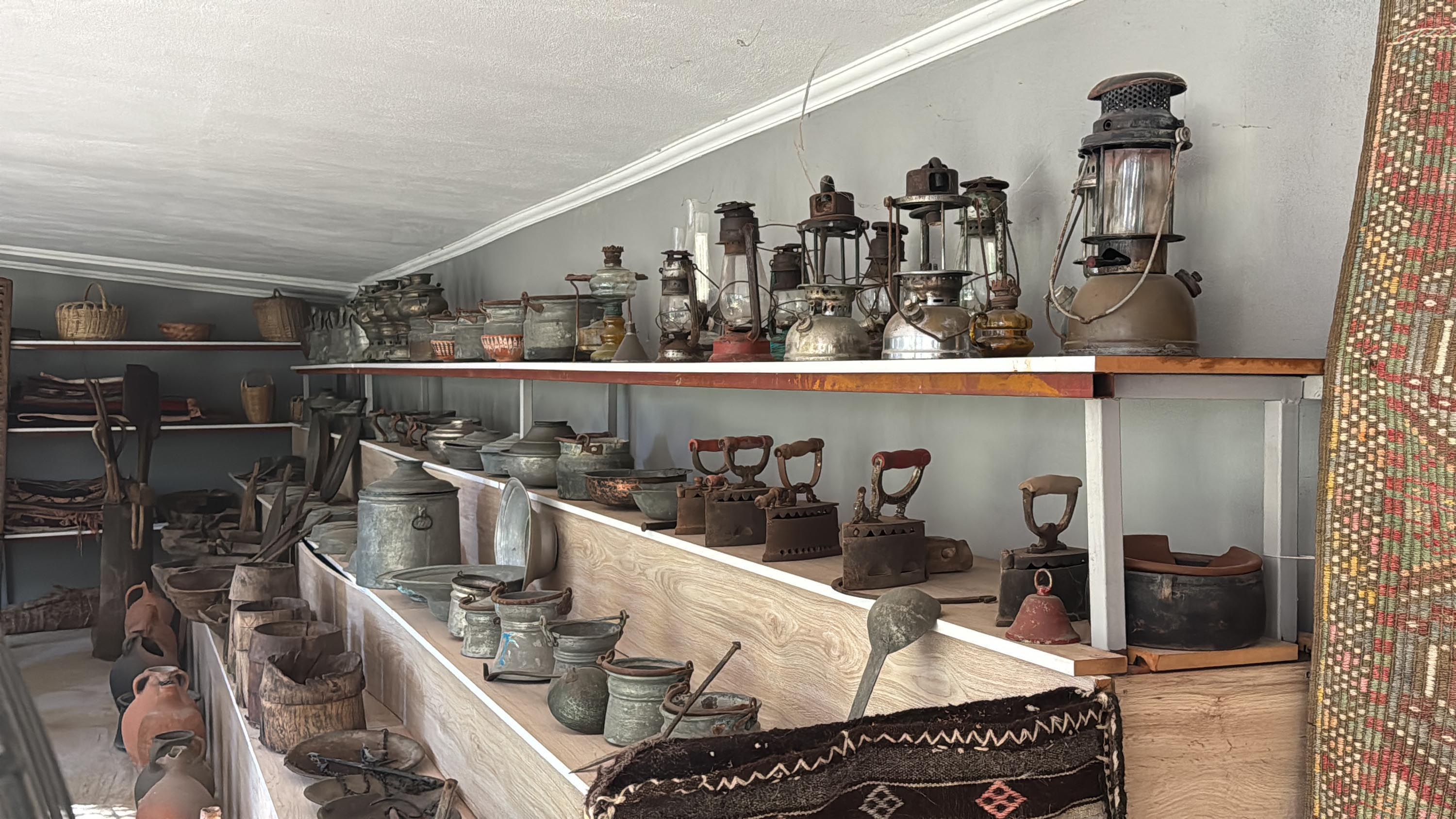Yörük kültürüne ait eşyaları ‘çadır müze’de sergiliyor
