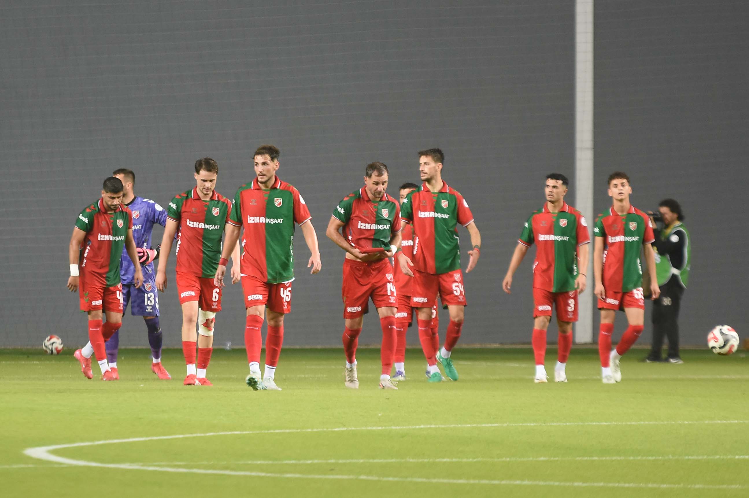 Altay-Karşıyaka mücadelesinden kareler...