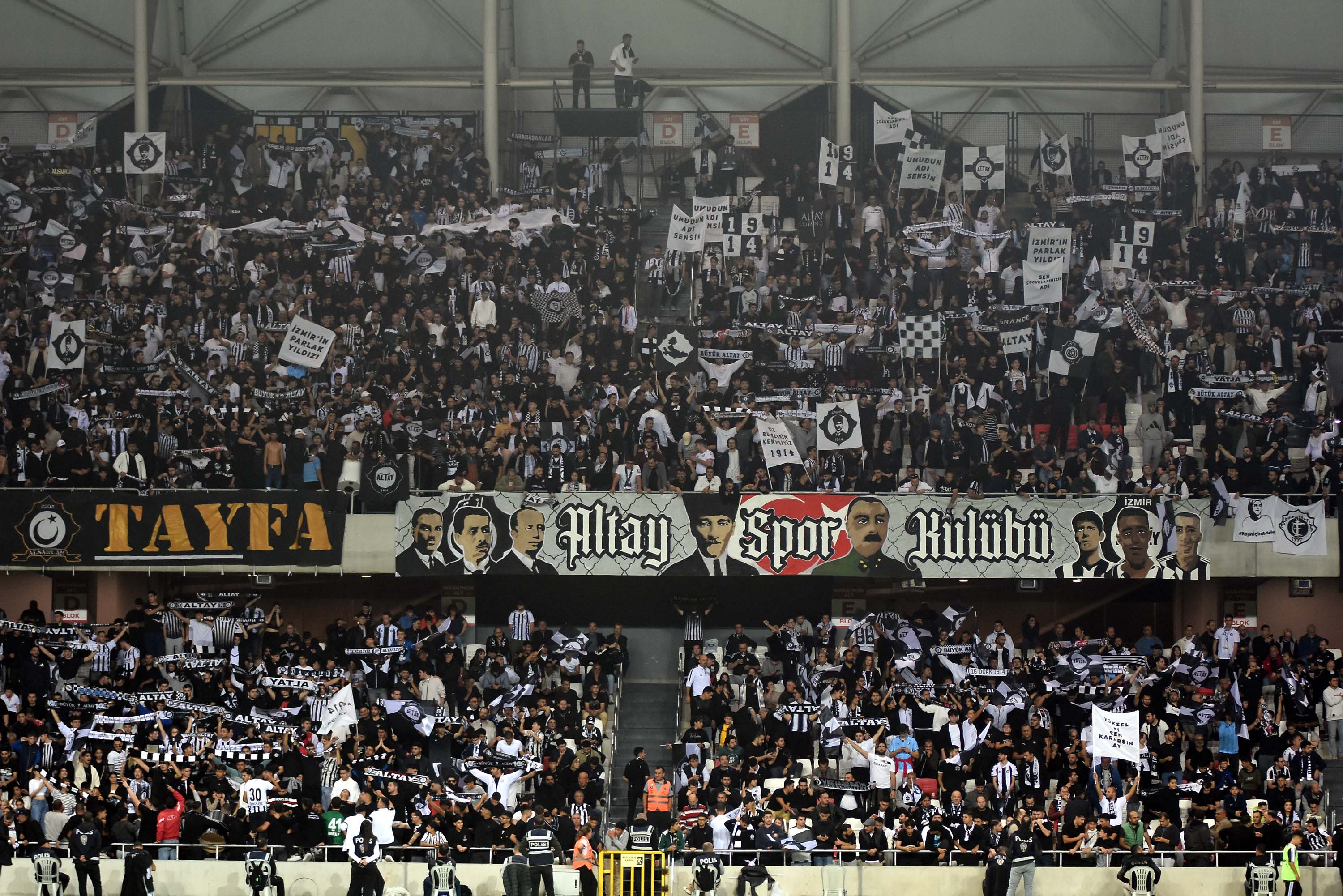 Altay-Karşıyaka mücadelesinden kareler...