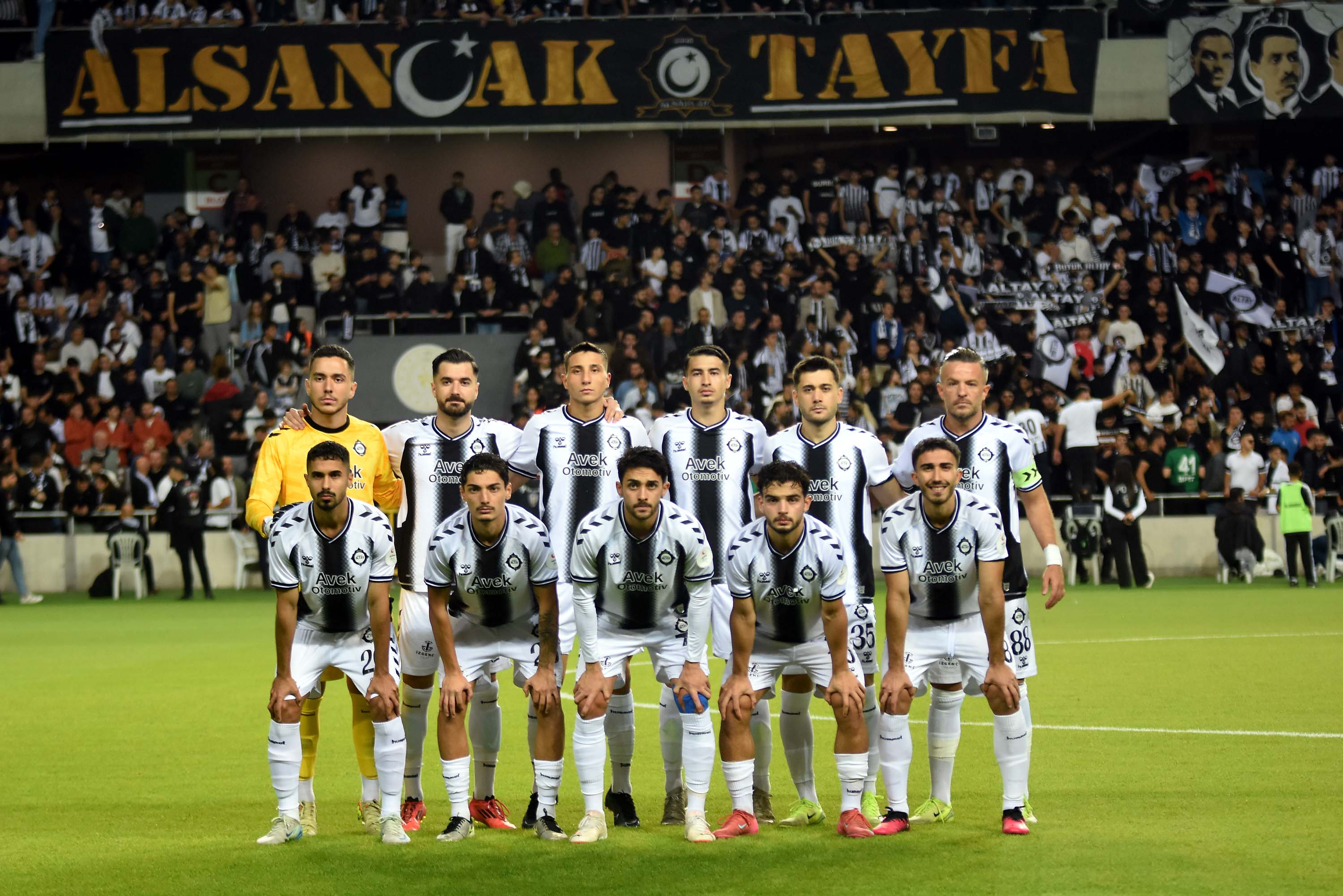 Altay-Karşıyaka mücadelesinden kareler...