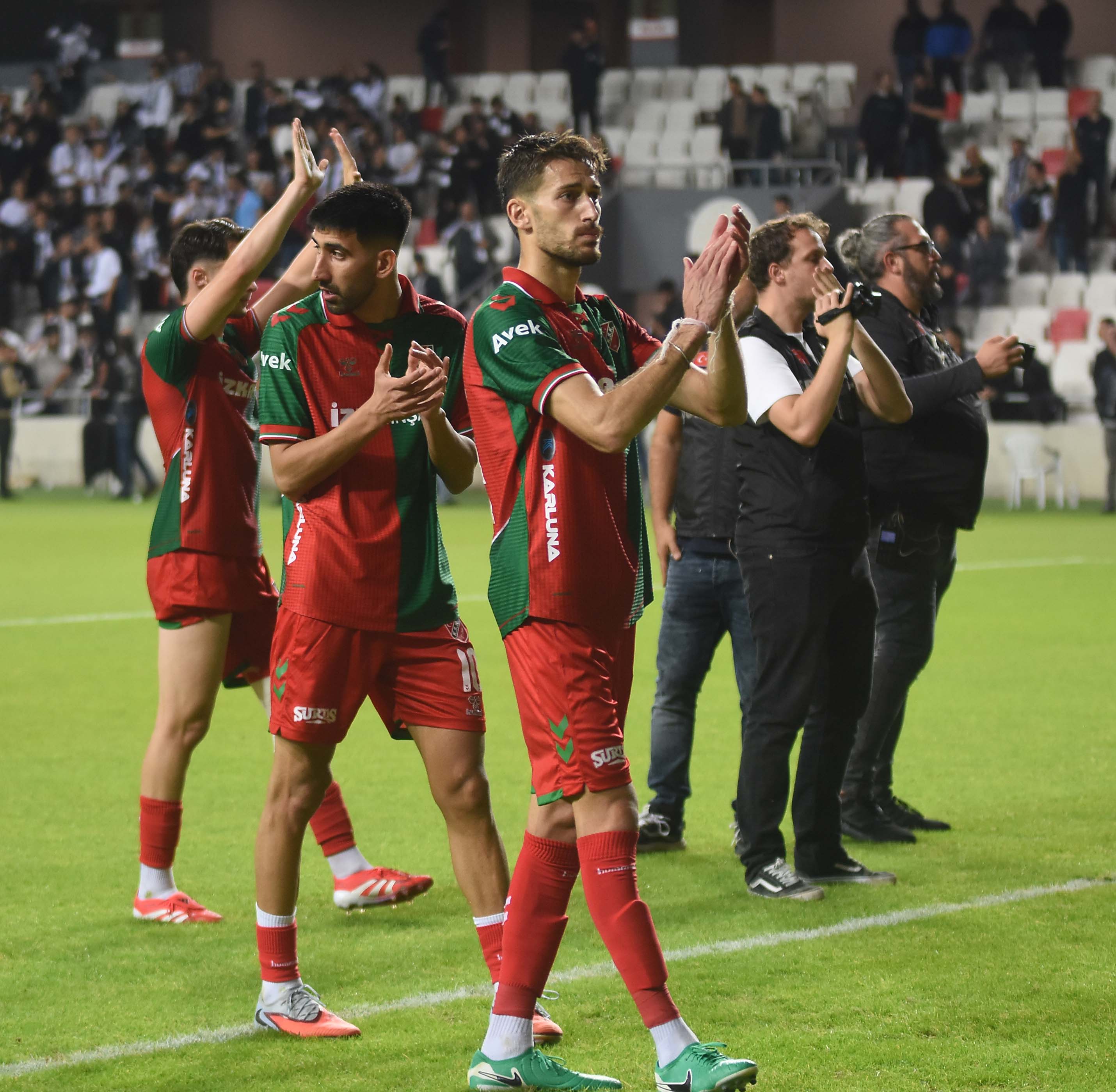 Altay-Karşıyaka mücadelesinden kareler...