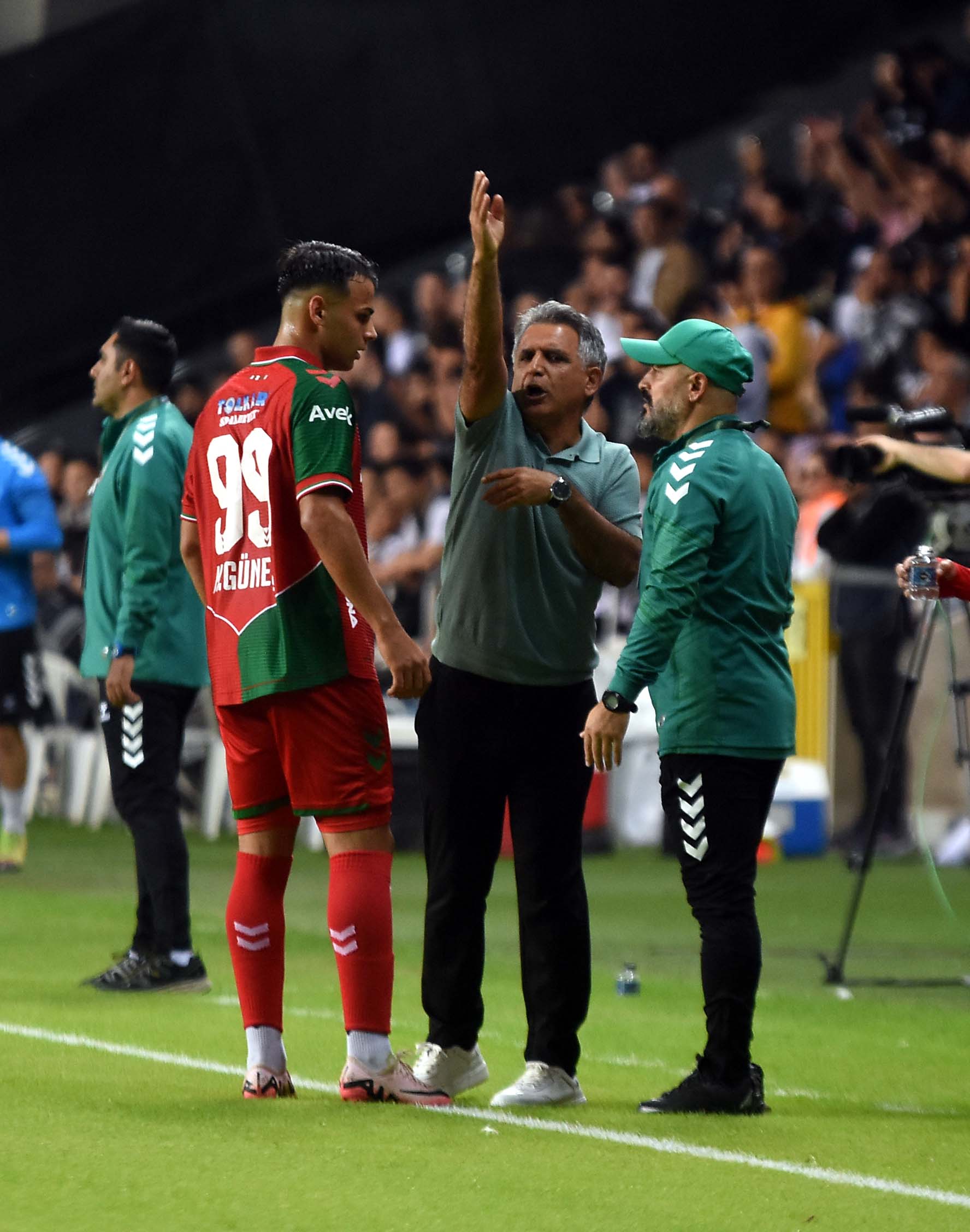 Altay-Karşıyaka mücadelesinden kareler...