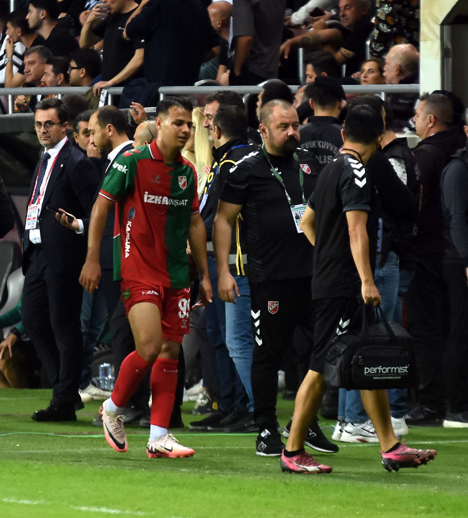 Altay-Karşıyaka mücadelesinden kareler...