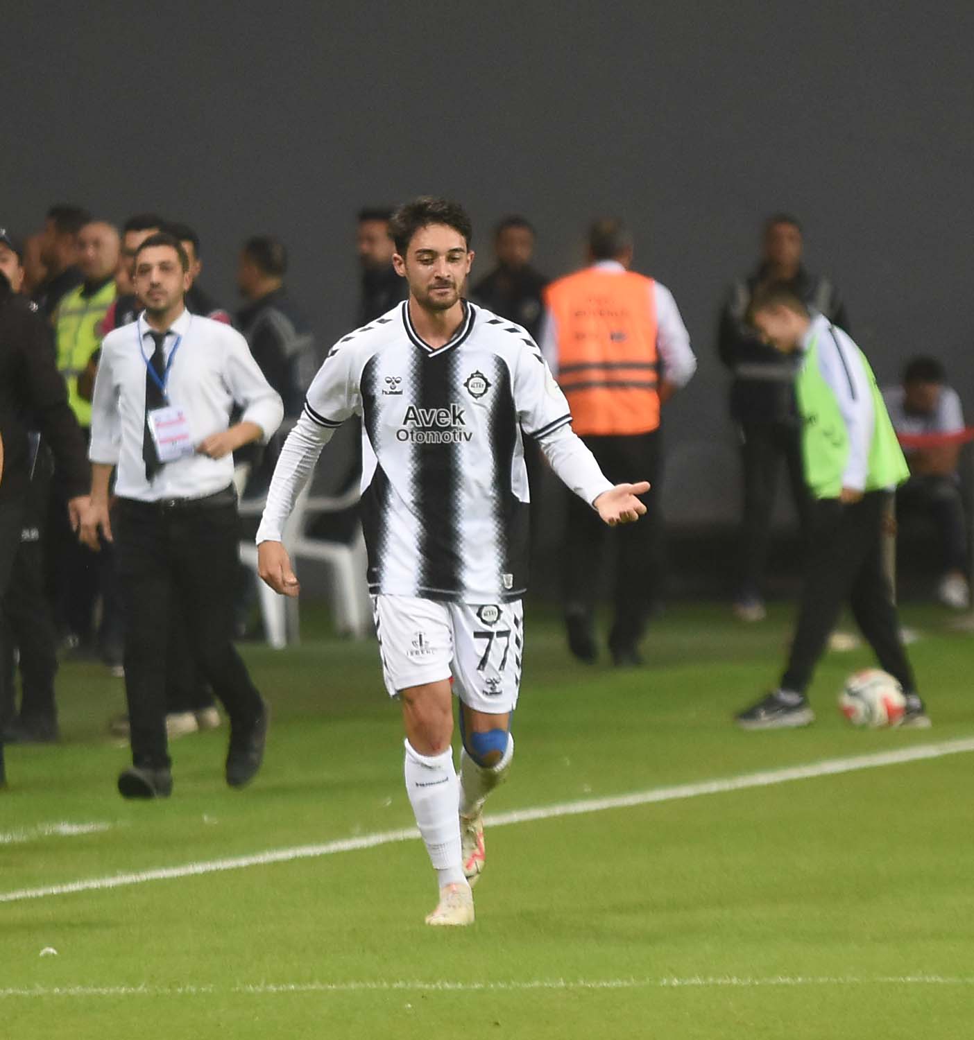 Altay-Karşıyaka mücadelesinden kareler...