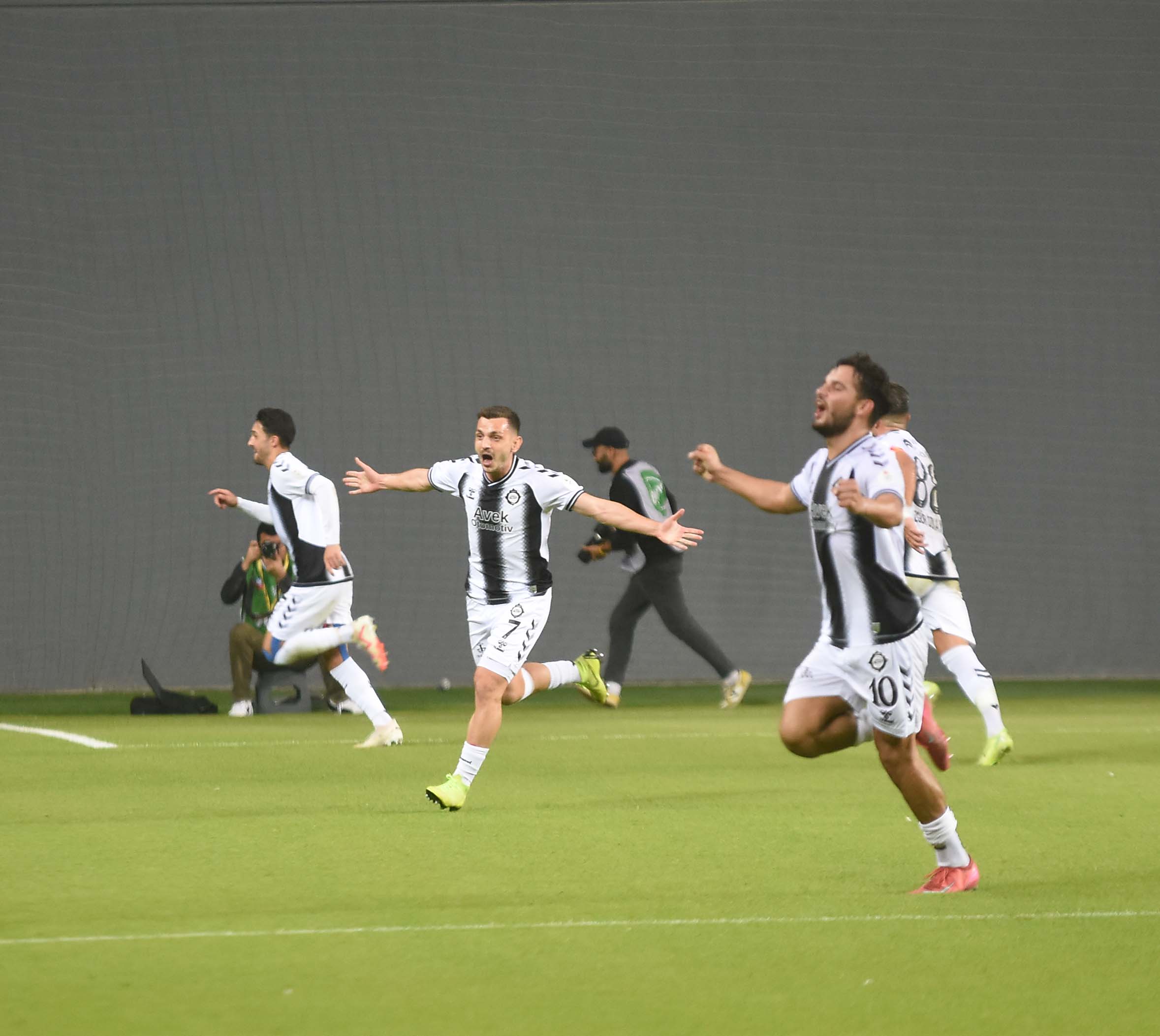 Altay-Karşıyaka mücadelesinden kareler...