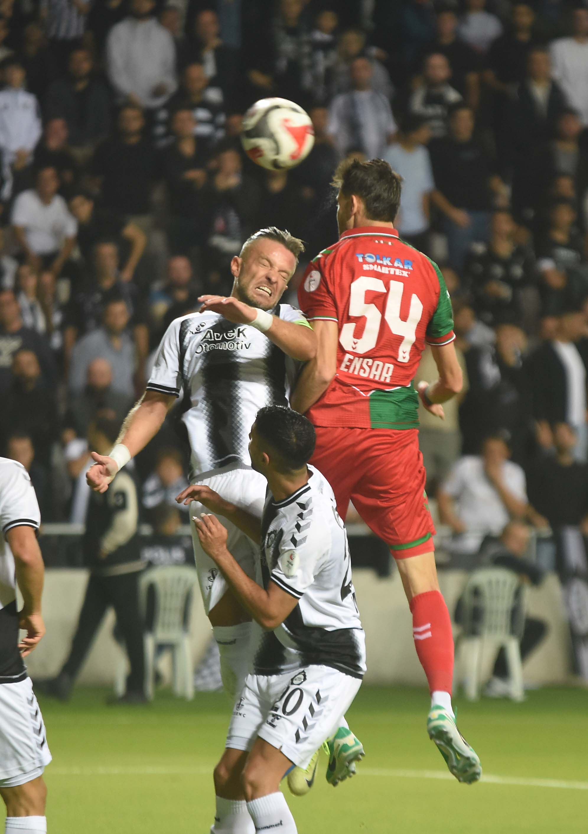 Altay-Karşıyaka mücadelesinden kareler...