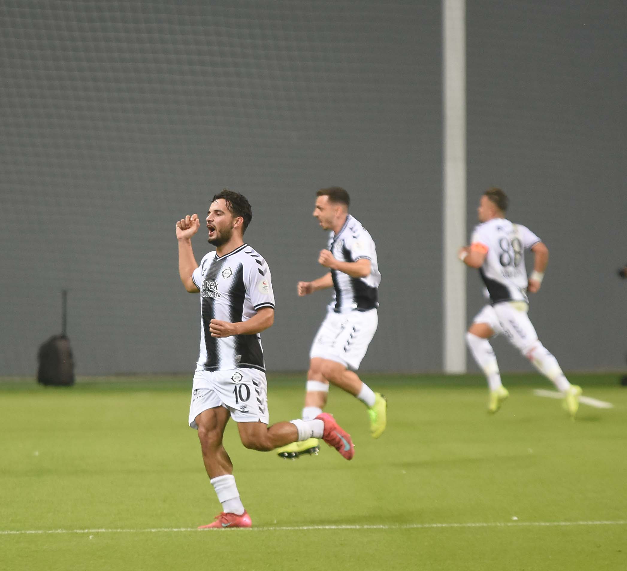 Altay-Karşıyaka mücadelesinden kareler...