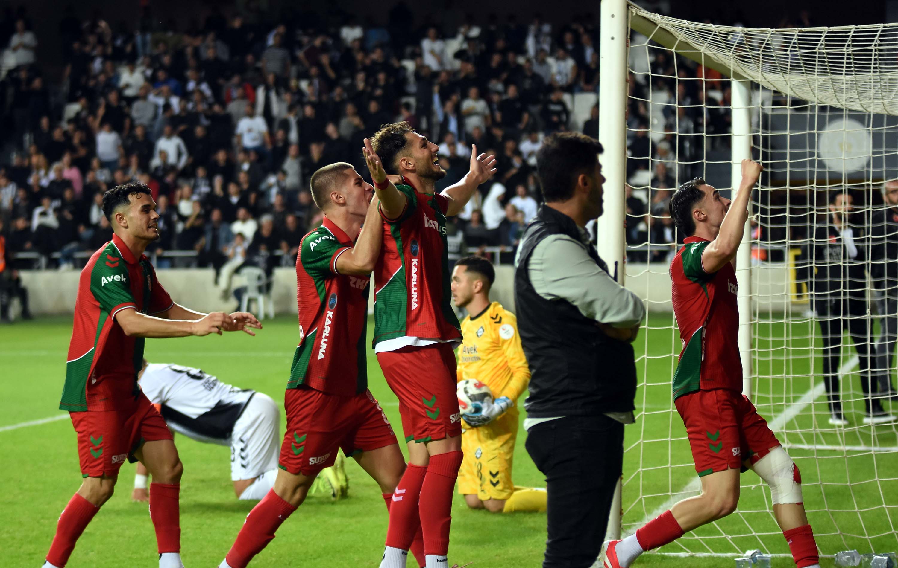 Altay-Karşıyaka mücadelesinden kareler...