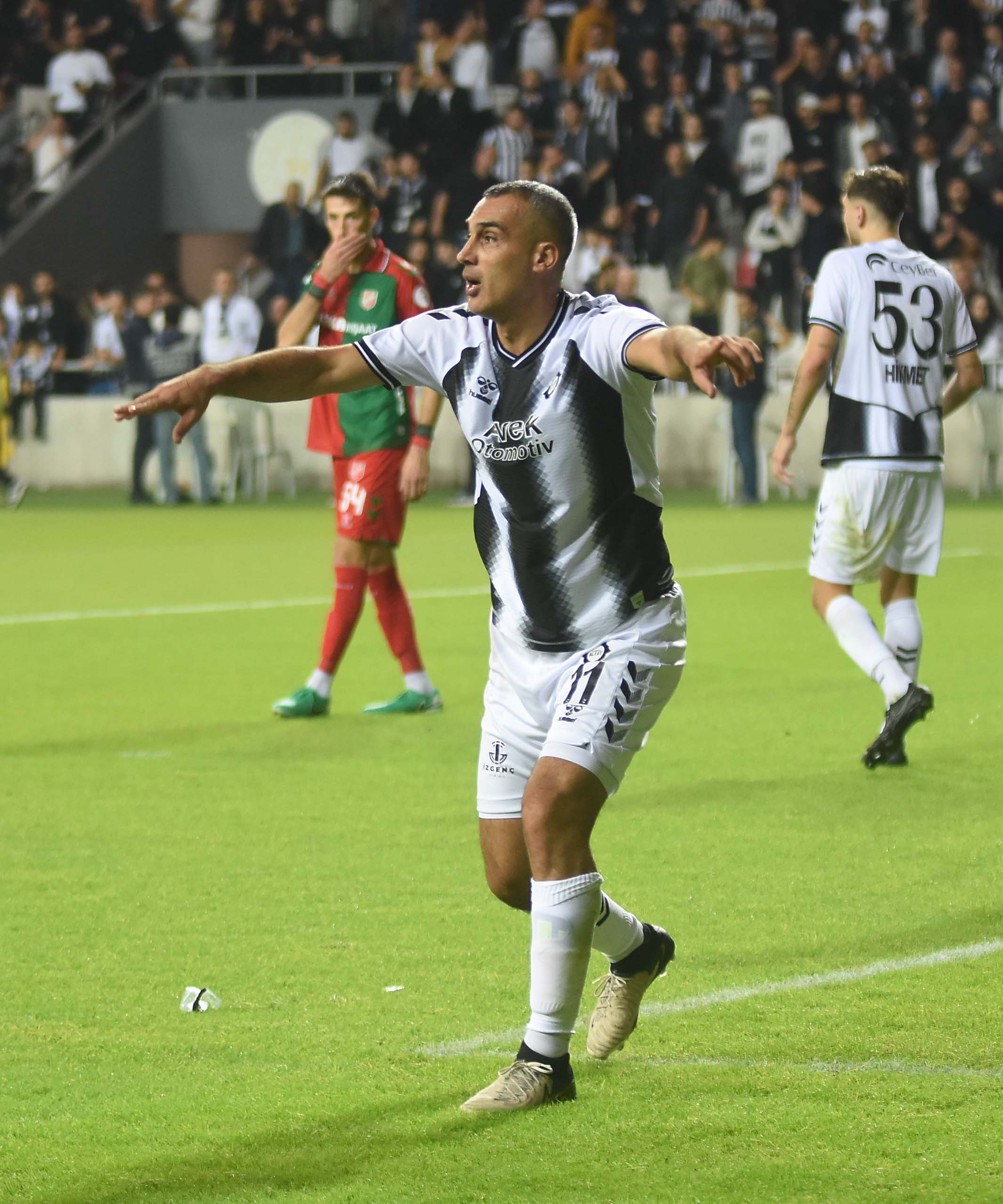 Altay-Karşıyaka mücadelesinden kareler...