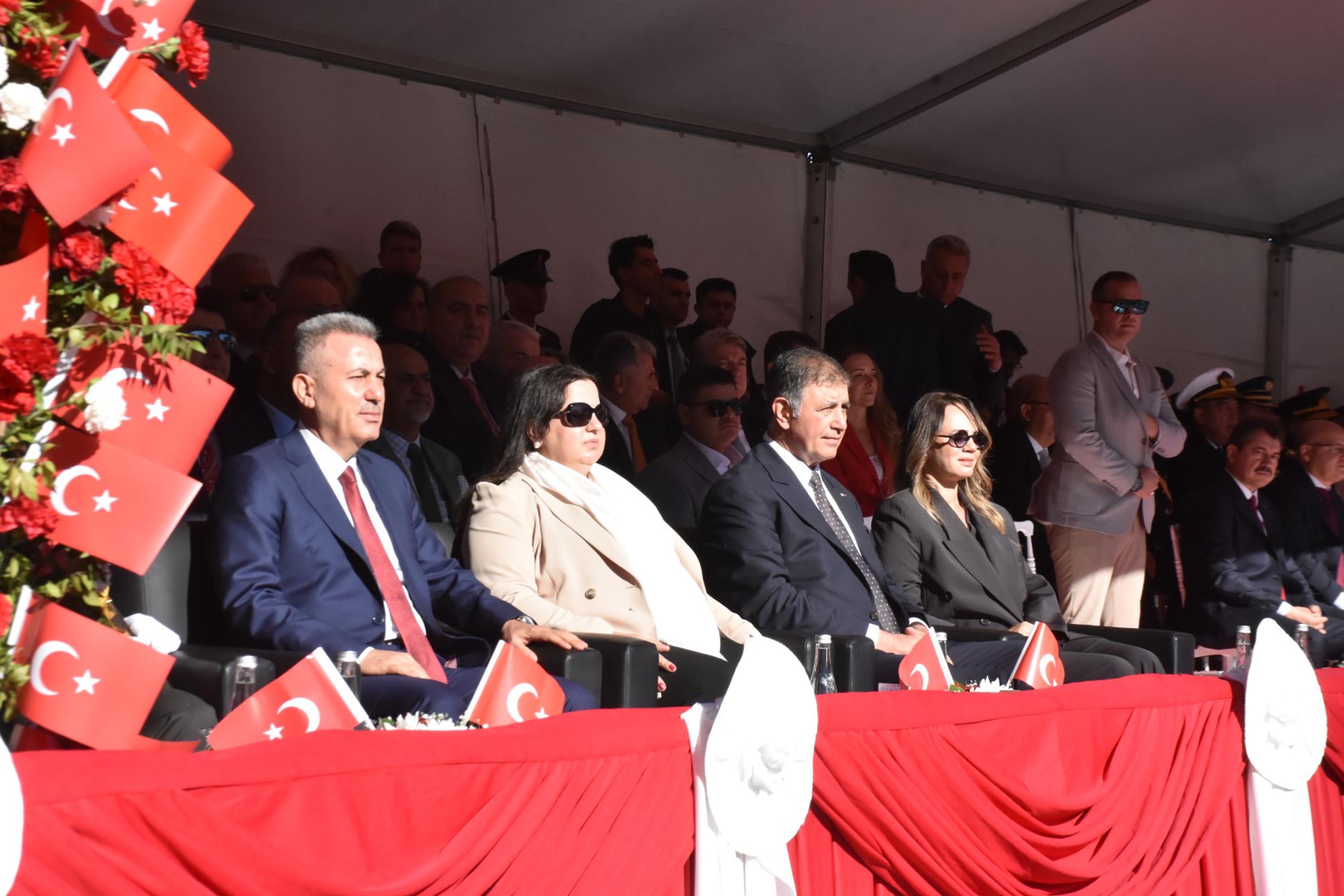 İzmir'de Cumhuriyet'in 102'nci yılı coşkusu