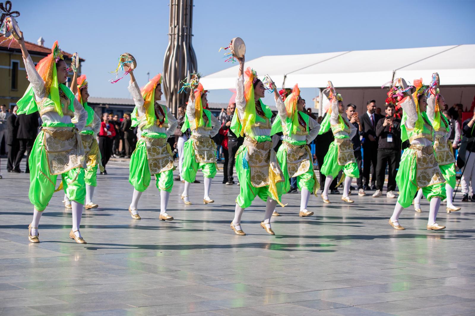 İzmir'de Cumhuriyet'in 102'nci yılı coşkusu