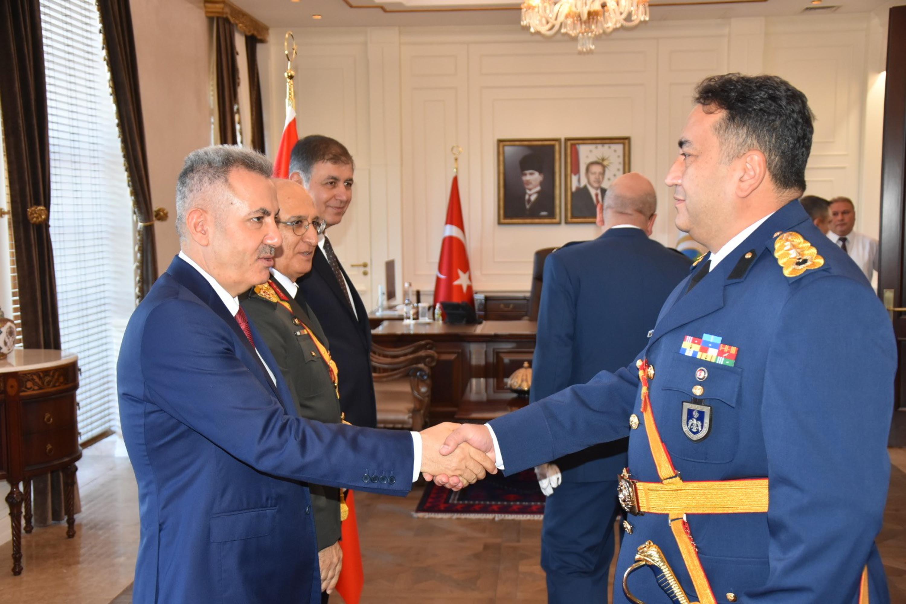 İzmir'de Cumhuriyet'in 102'nci yılı coşkusu