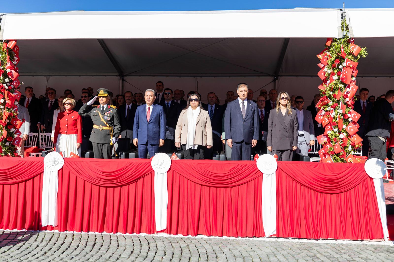 İzmir'de Cumhuriyet'in 102'nci yılı coşkusu