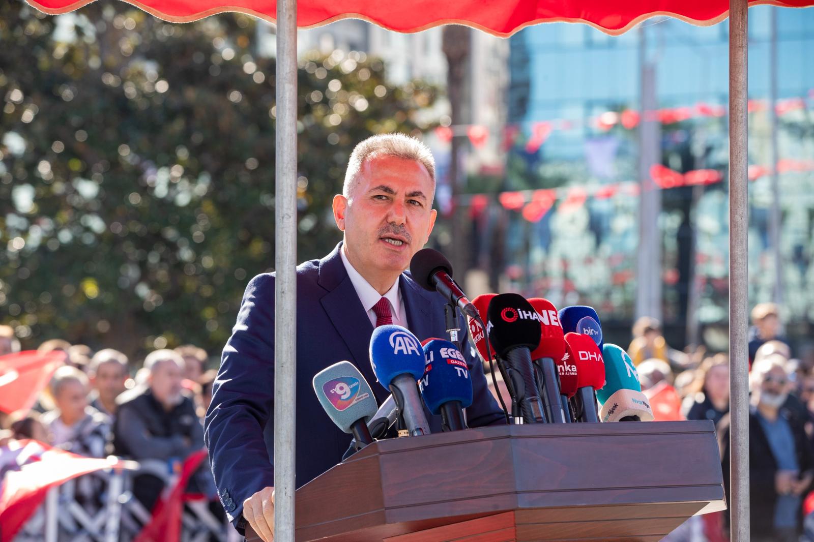 İzmir'de Cumhuriyet'in 102'nci yılı coşkusu