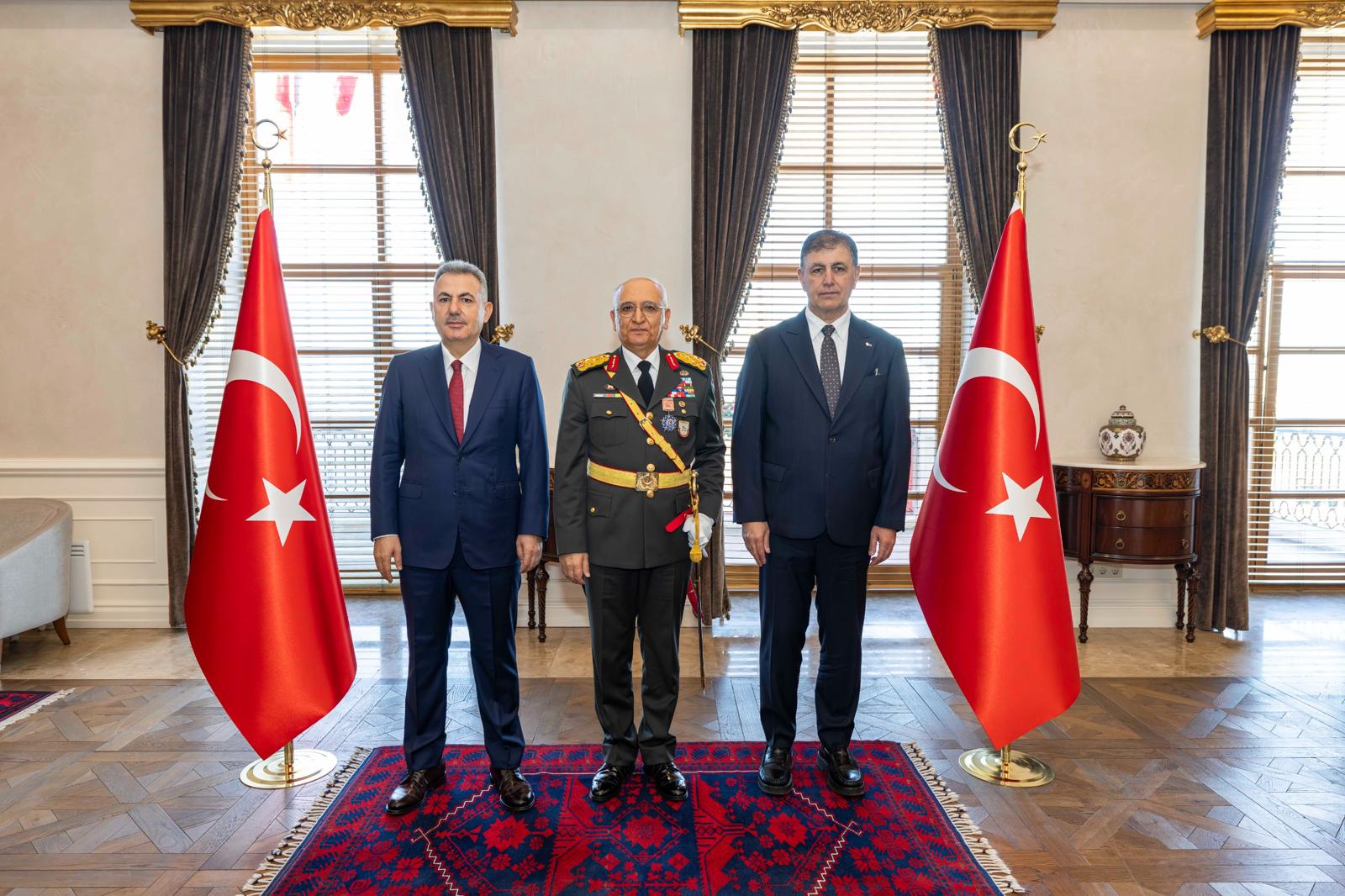 İzmir'de Cumhuriyet'in 102'nci yılı coşkusu