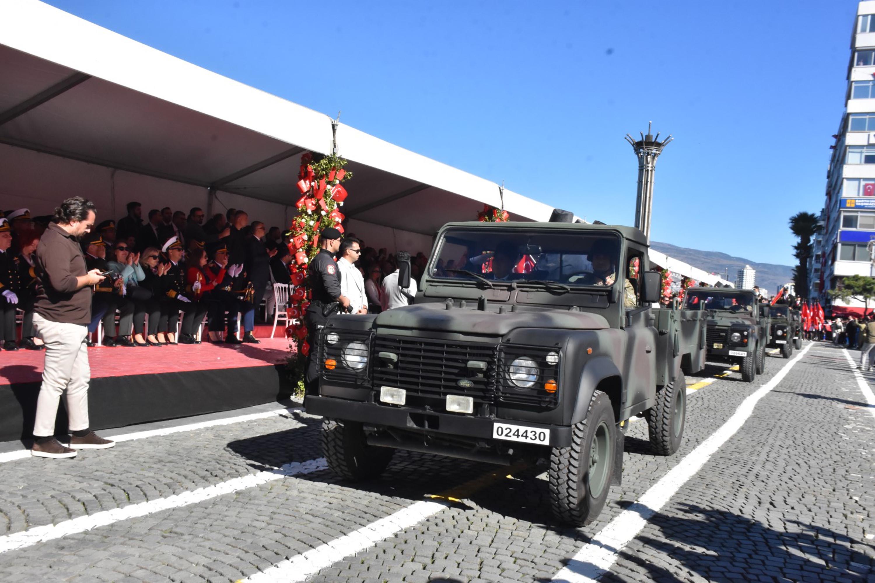 İzmir'de Cumhuriyet'in 102'nci yılı coşkusu