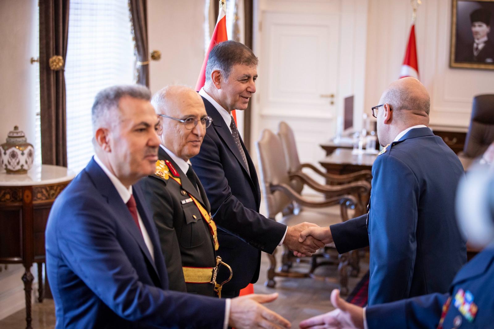 İzmir'de Cumhuriyet'in 102'nci yılı coşkusu