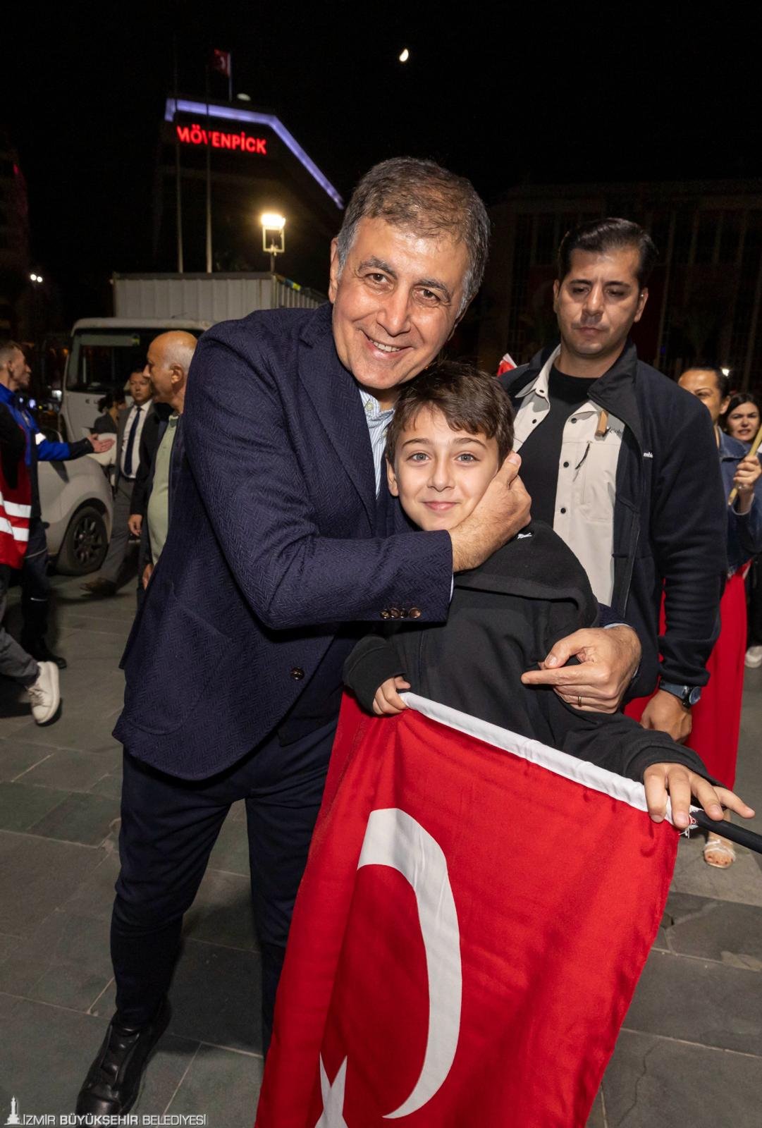 İzmir'de Cumhuriyet Bayramı kutlamalarından renkli görüntüler