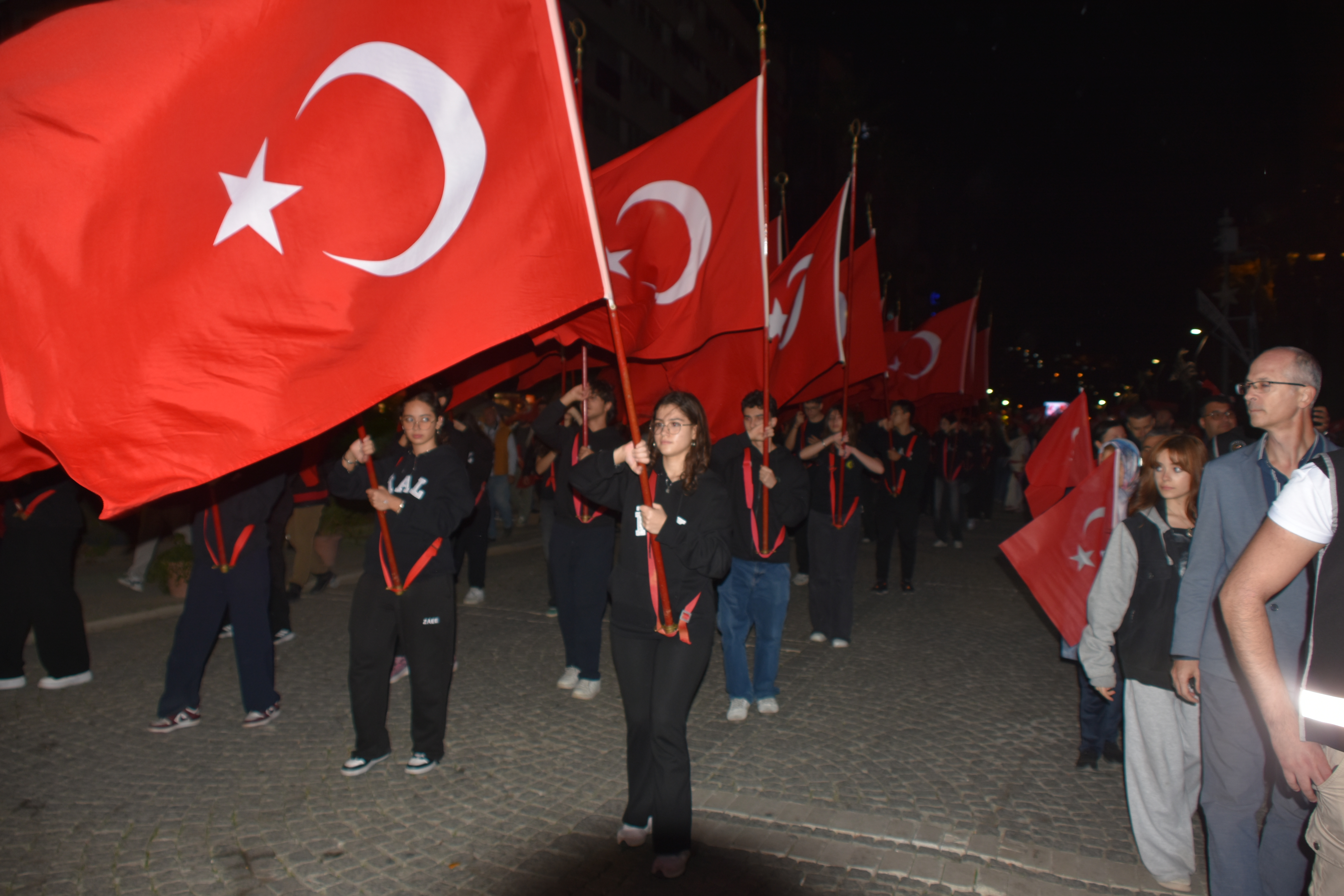 İzmir'de Cumhuriyet Bayramı kutlamalarından renkli görüntüler
