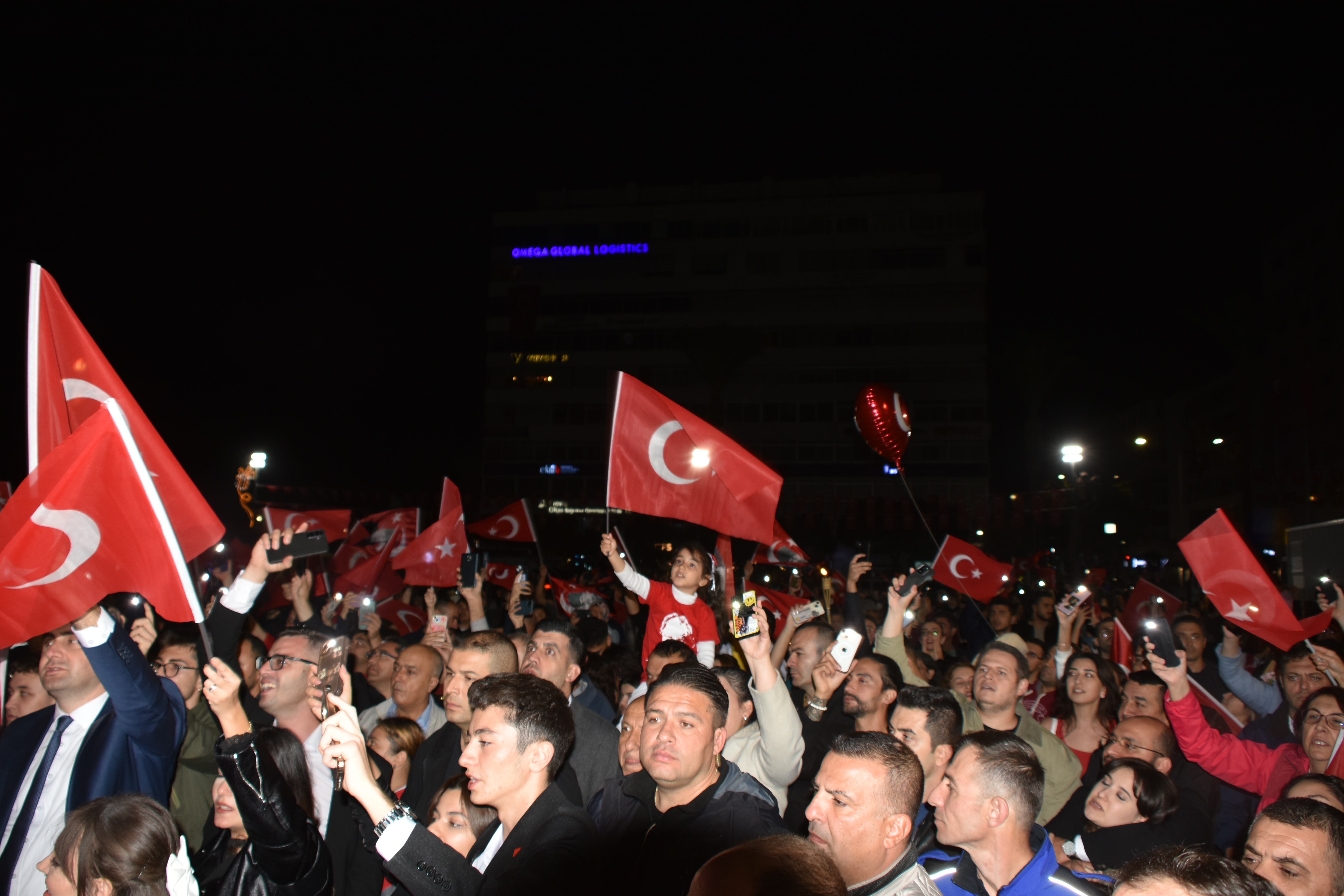 İzmir'de Cumhuriyet Bayramı kutlamalarından renkli görüntüler