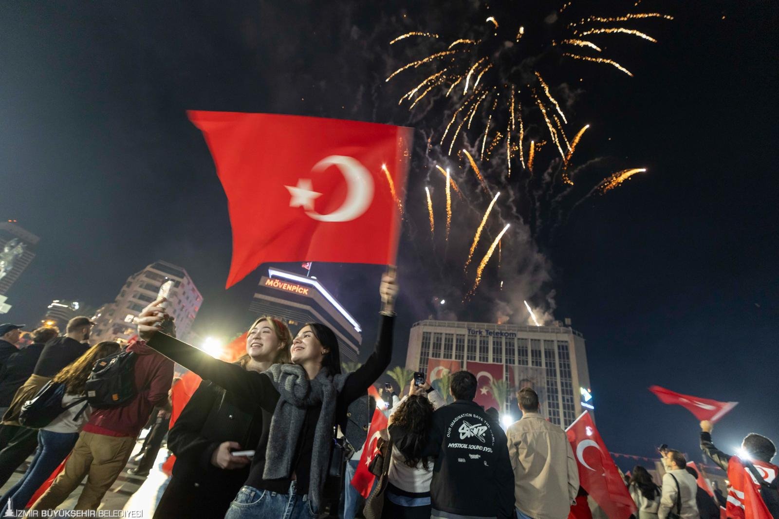 İzmir'de Cumhuriyet Bayramı kutlamalarından renkli görüntüler