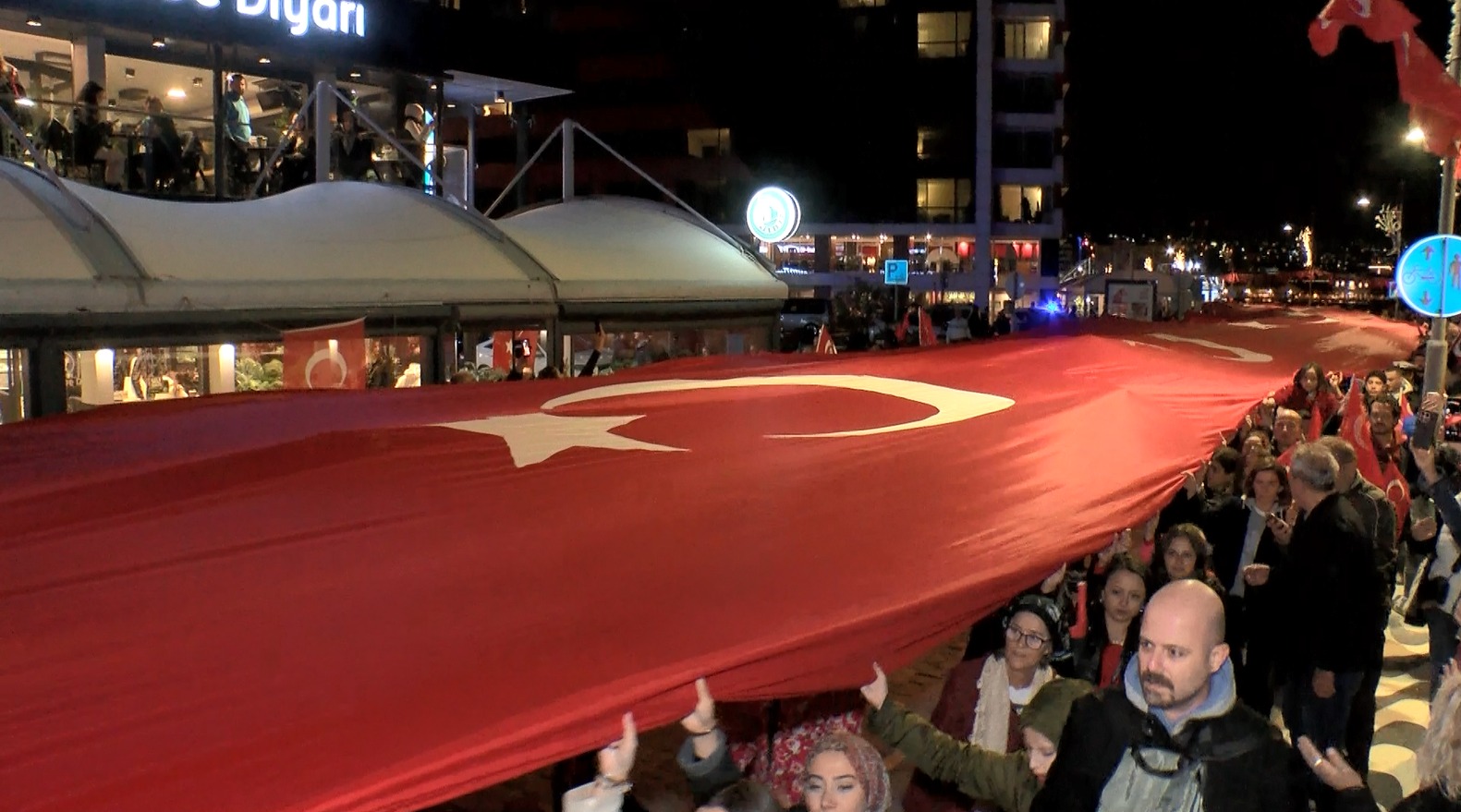 İzmir'de Cumhuriyet Bayramı kutlamalarından renkli görüntüler