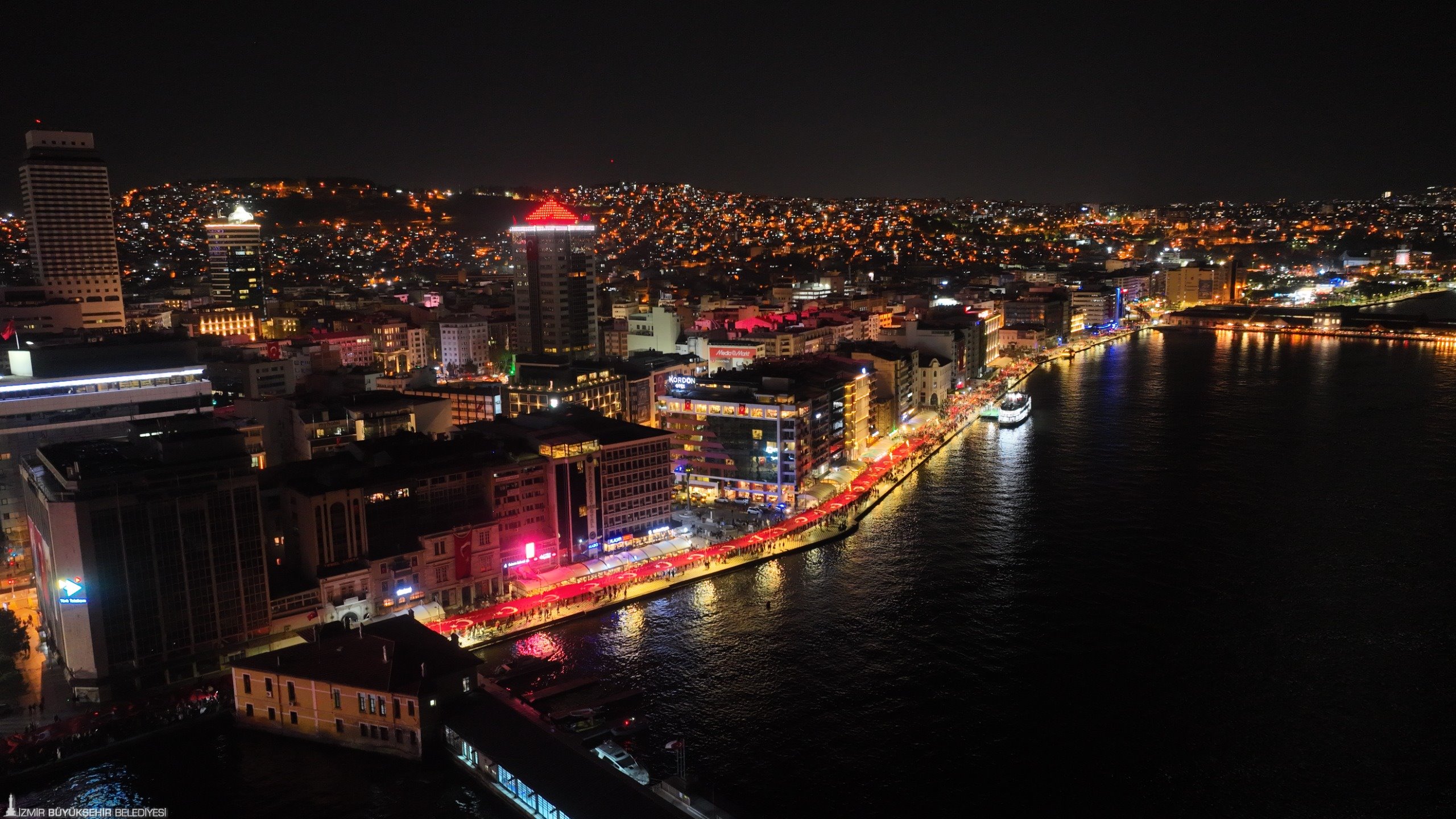 İzmir'de Cumhuriyet Bayramı kutlamalarından renkli görüntüler