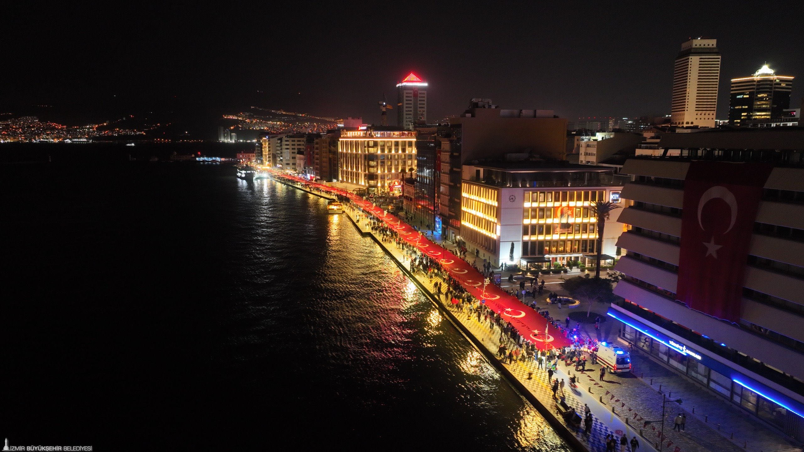 İzmir'de Cumhuriyet Bayramı kutlamalarından renkli görüntüler