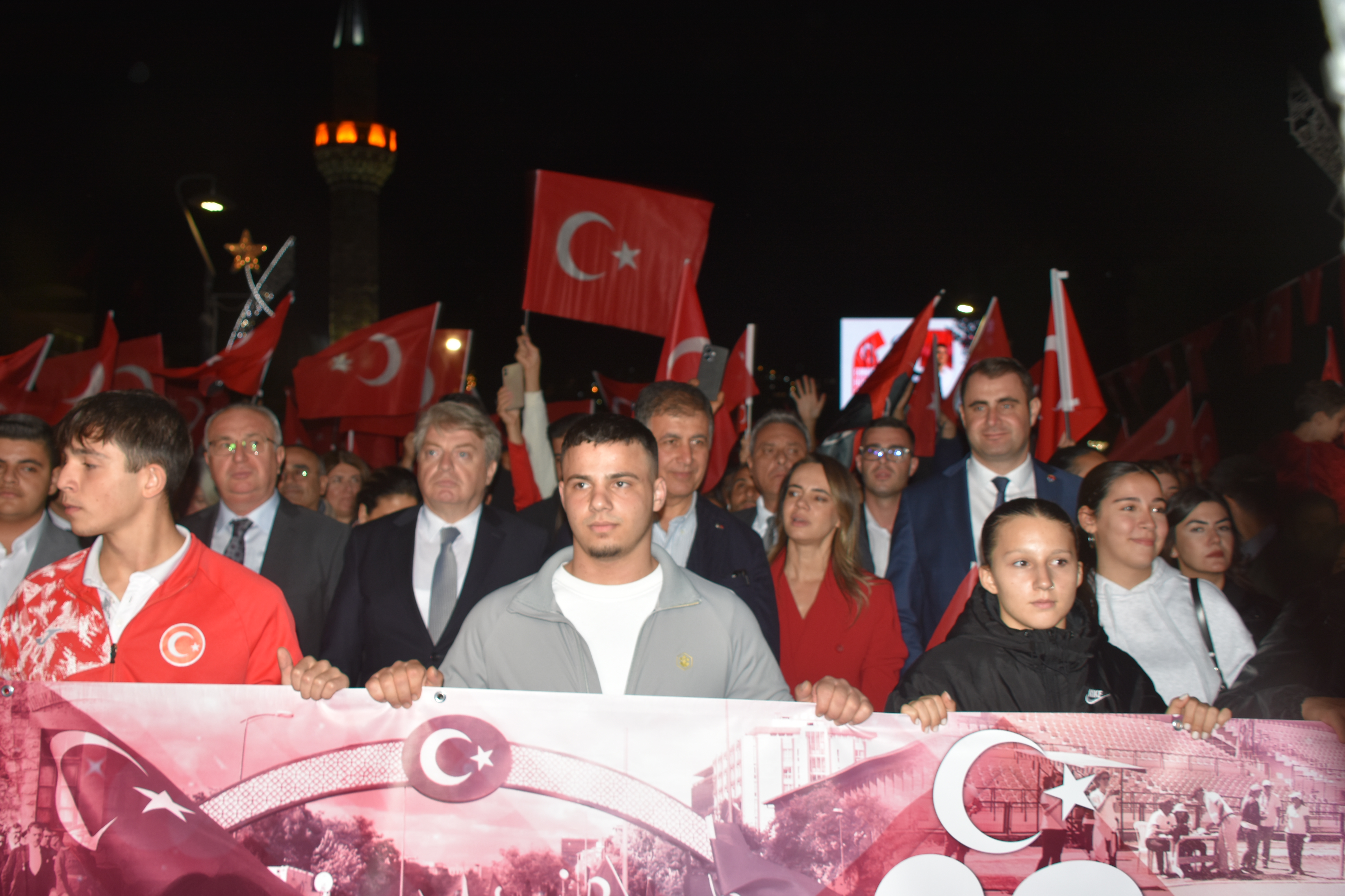 İzmir'de Cumhuriyet Bayramı kutlamalarından renkli görüntüler