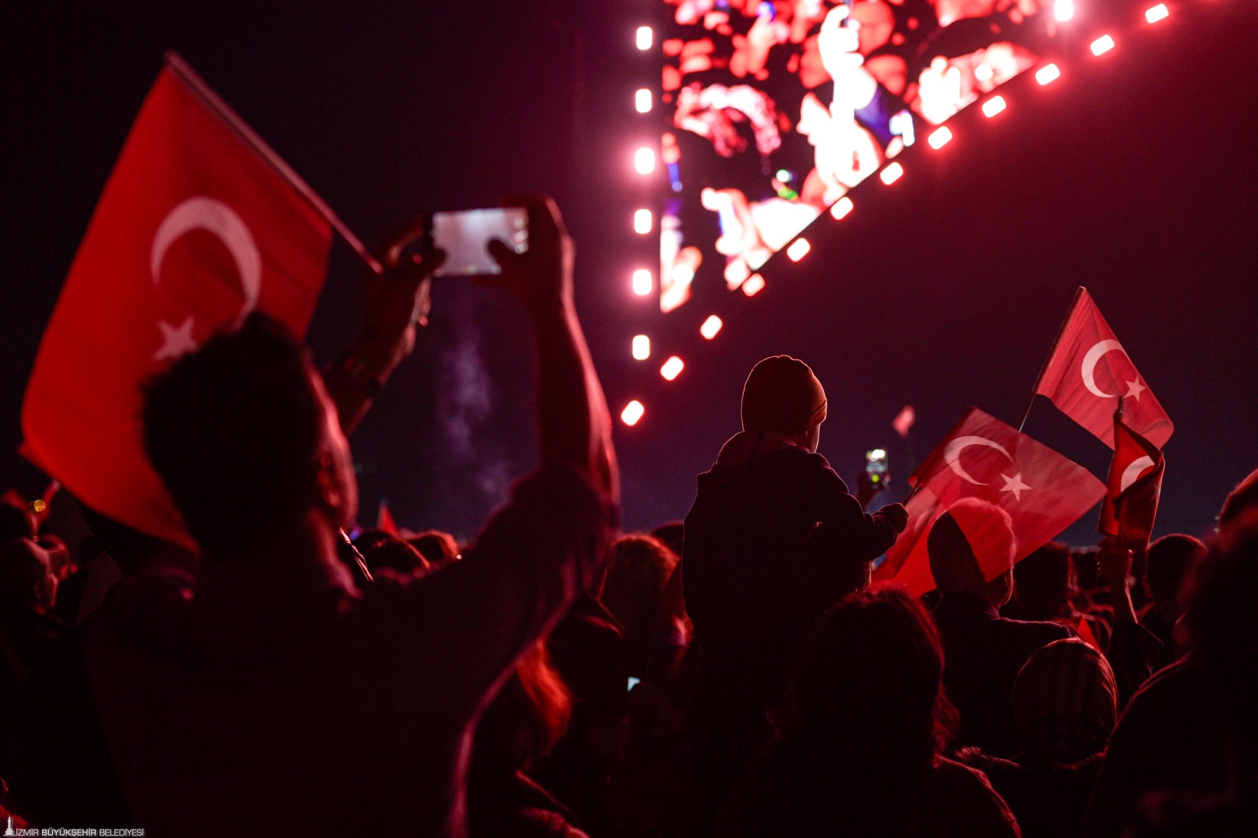 İzmir'de Cumhuriyet Bayramı kutlamalarından renkli görüntüler