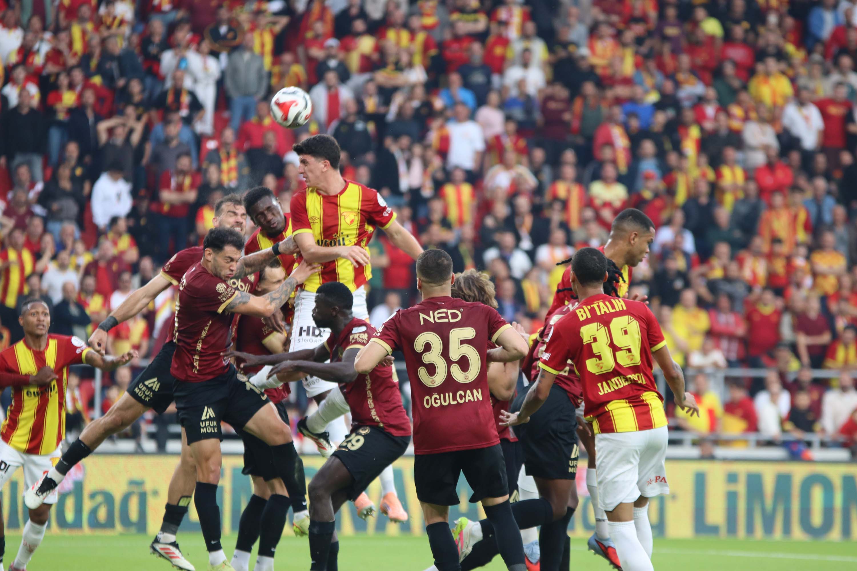 Göztepe - Gençlerbirliği maçından kareler...