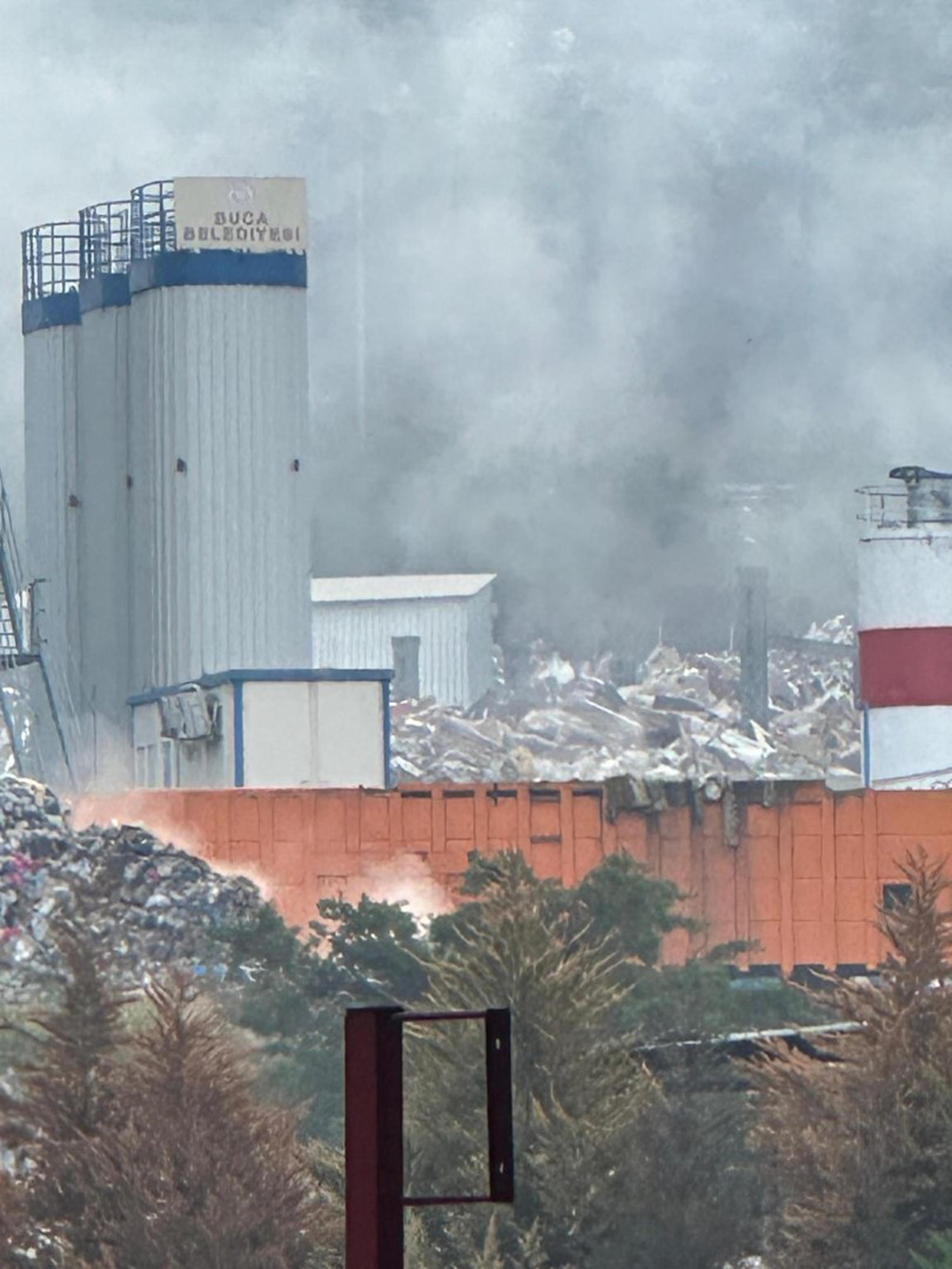Buca'da mahalleliden 'çöp' eylemi