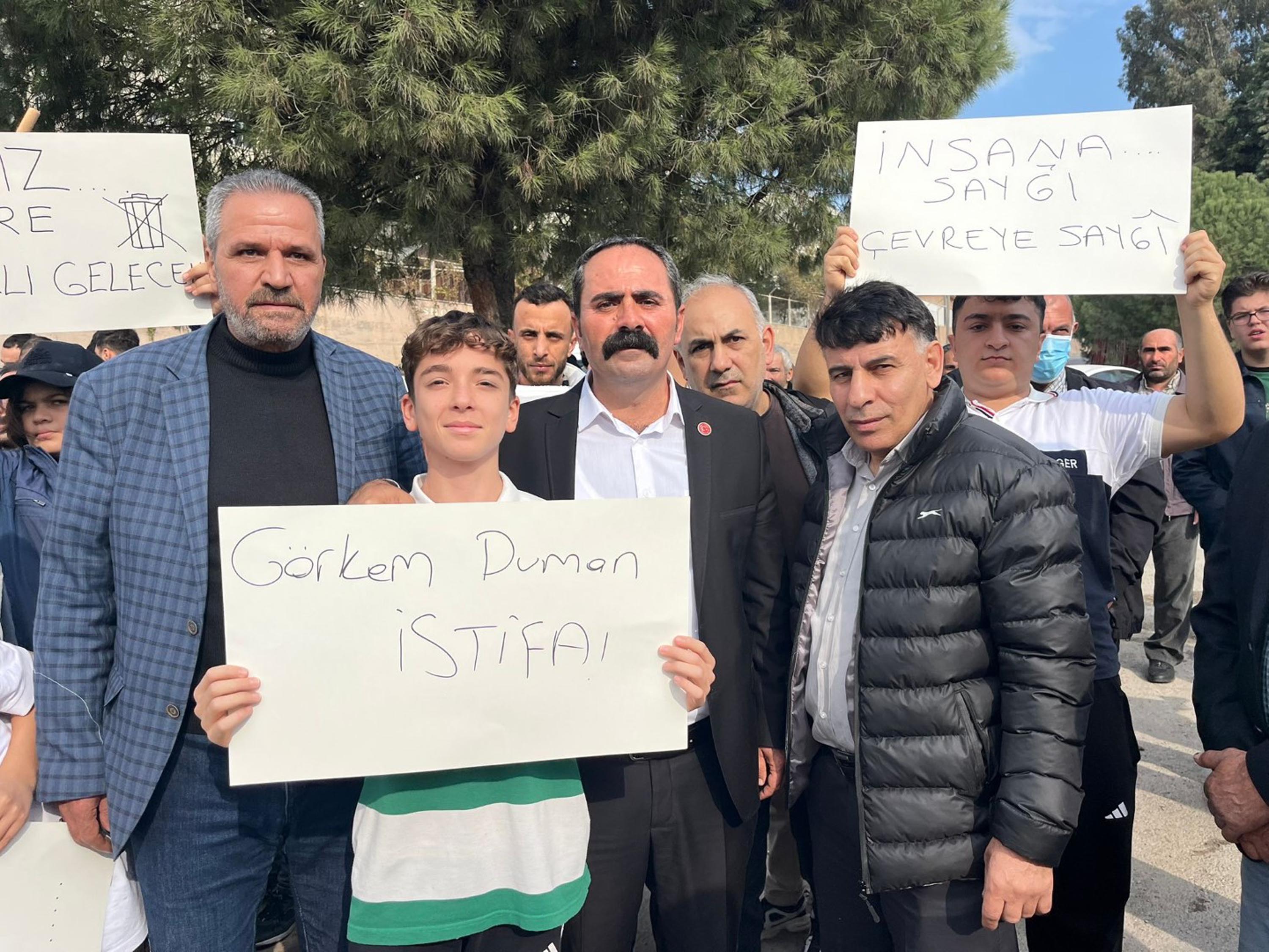 Buca'da mahalleliden 'çöp' eylemi