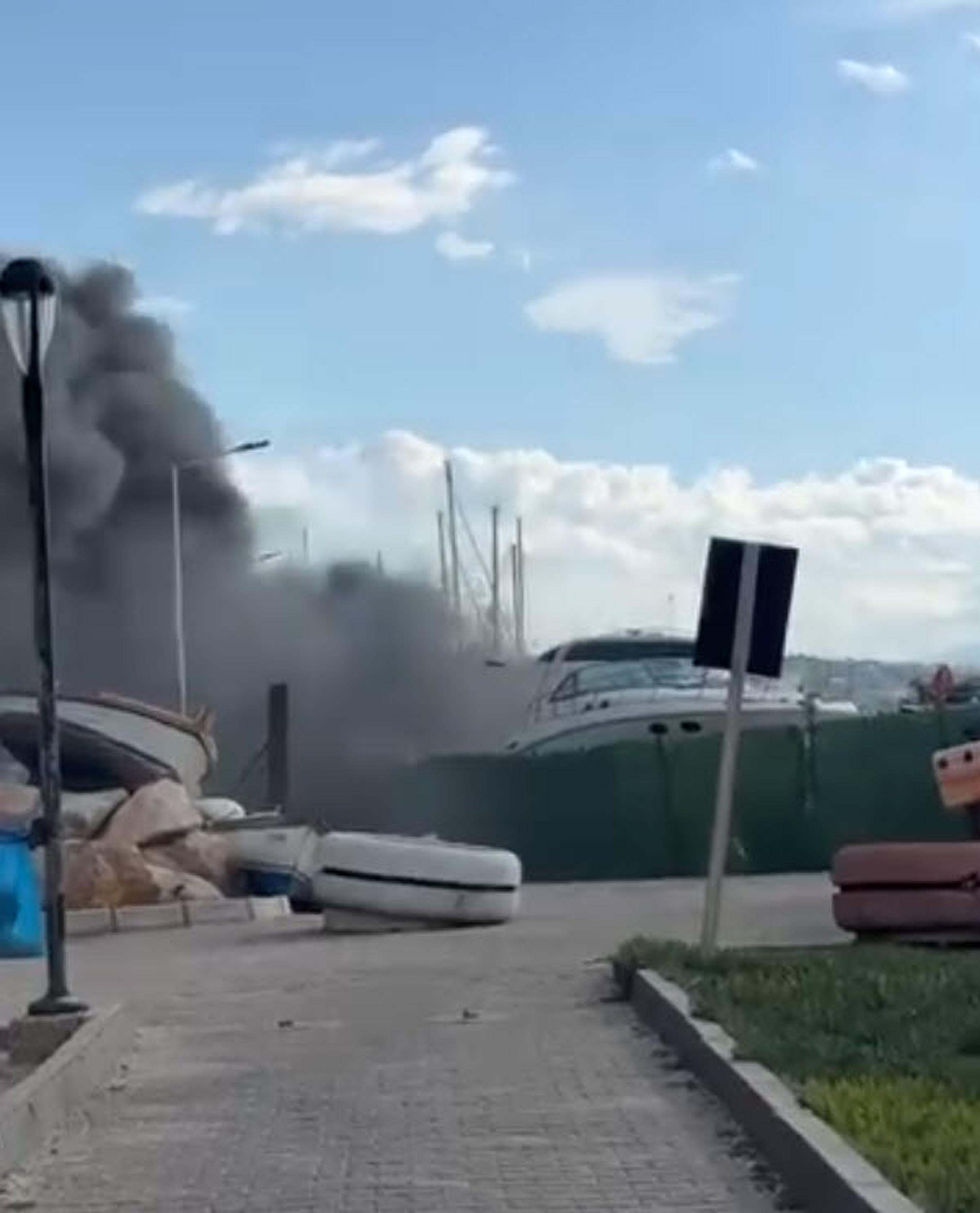 Çeşme'de 7 tekne alev alev yandı