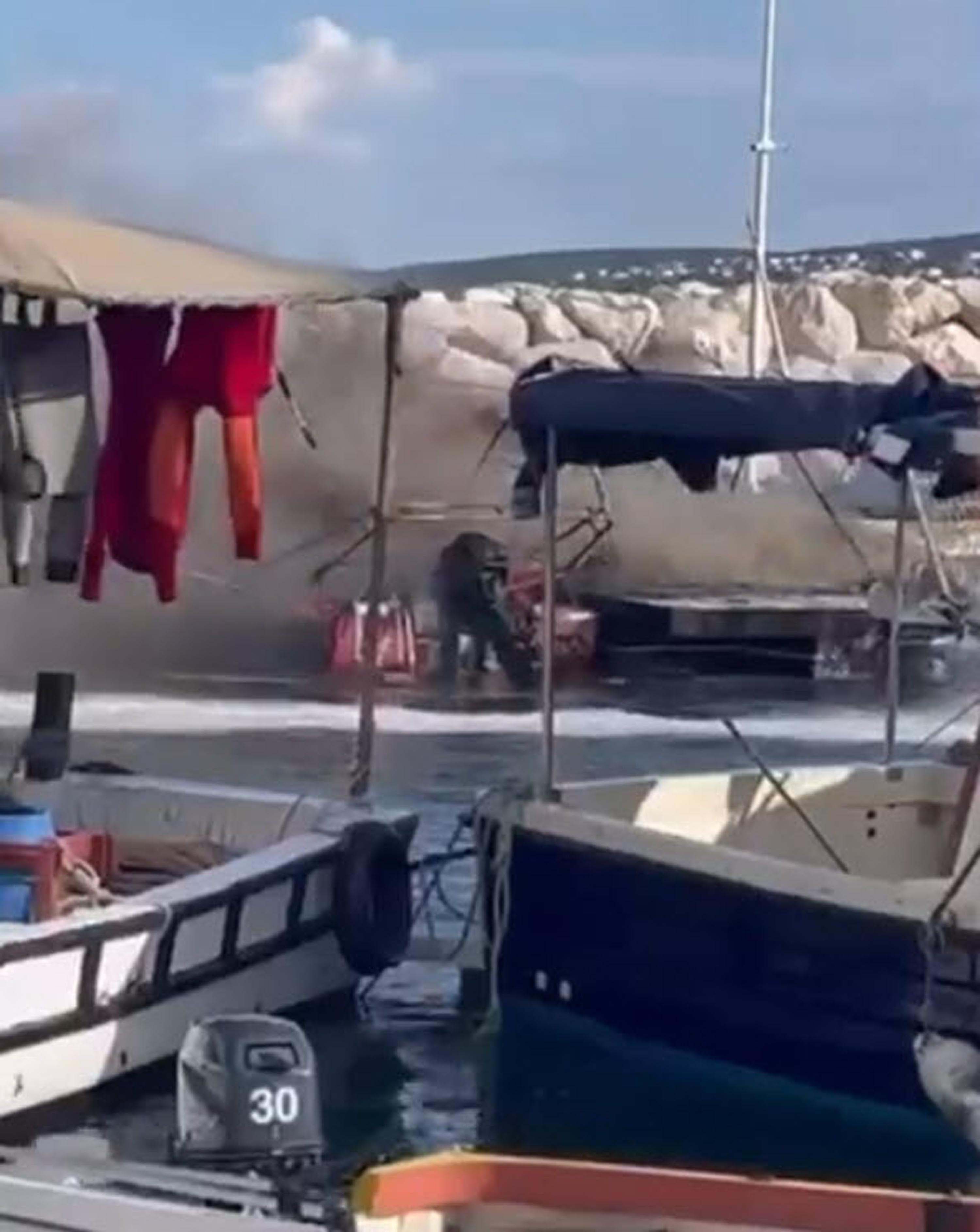 Çeşme'de 7 tekne alev alev yandı