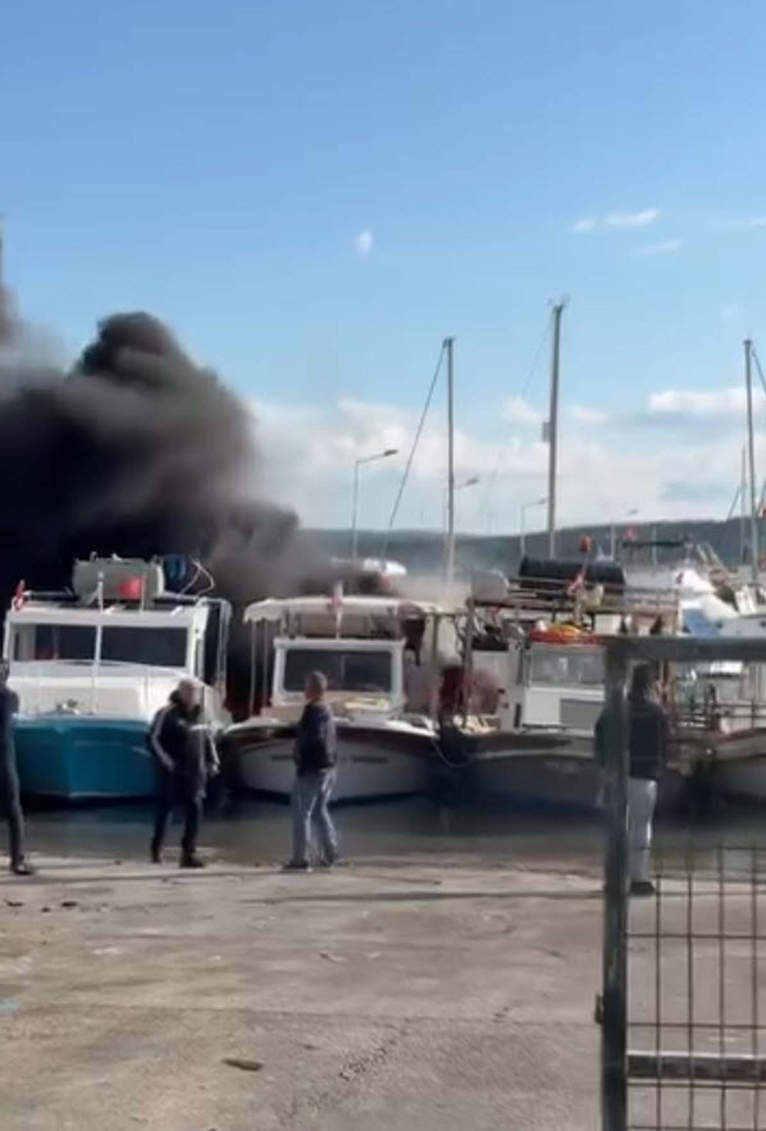 Çeşme'de 7 tekne alev alev yandı