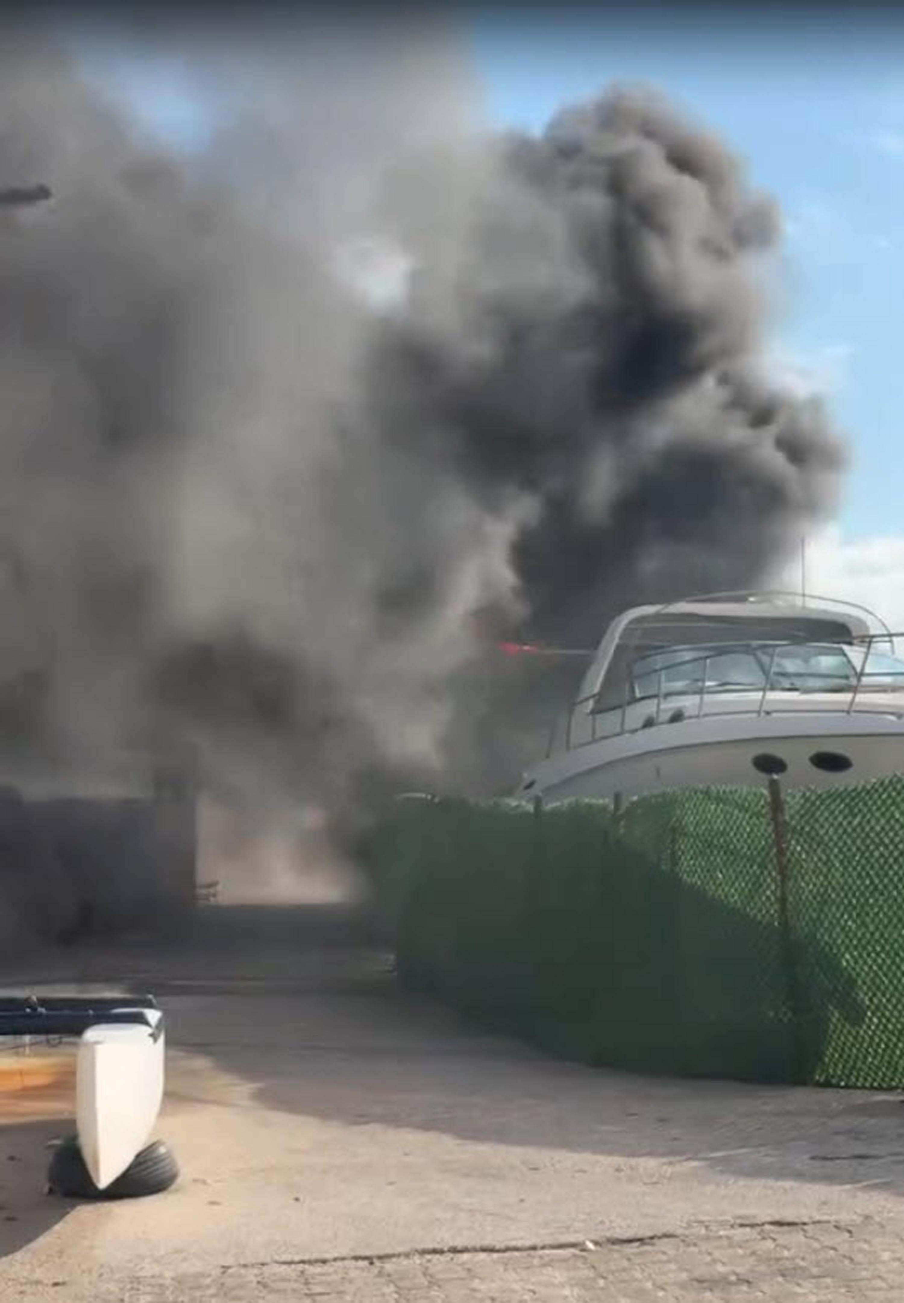 Çeşme'de 7 tekne alev alev yandı