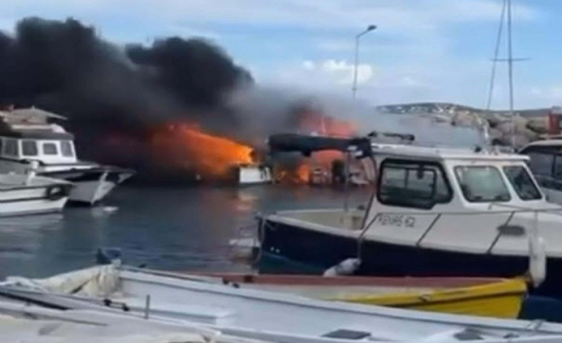 Çeşme'de 7 tekne alev alev yandı