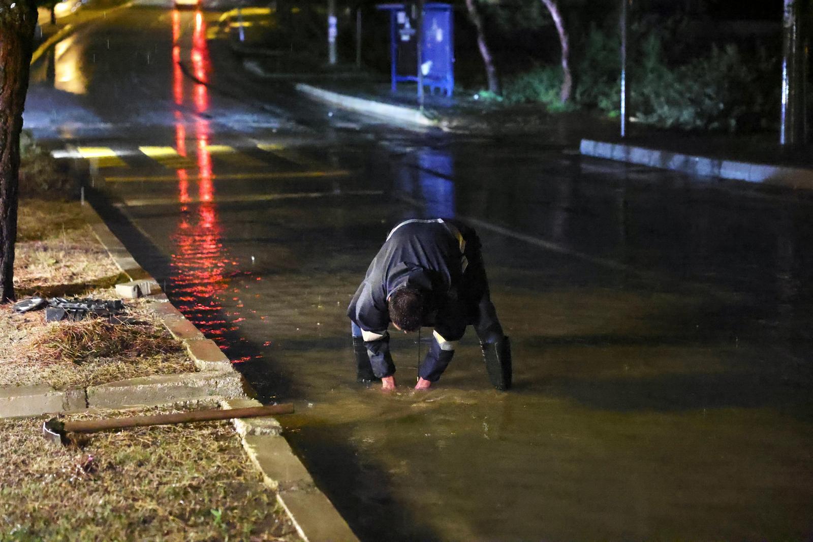 İzmir'de sağanak etkili oldu