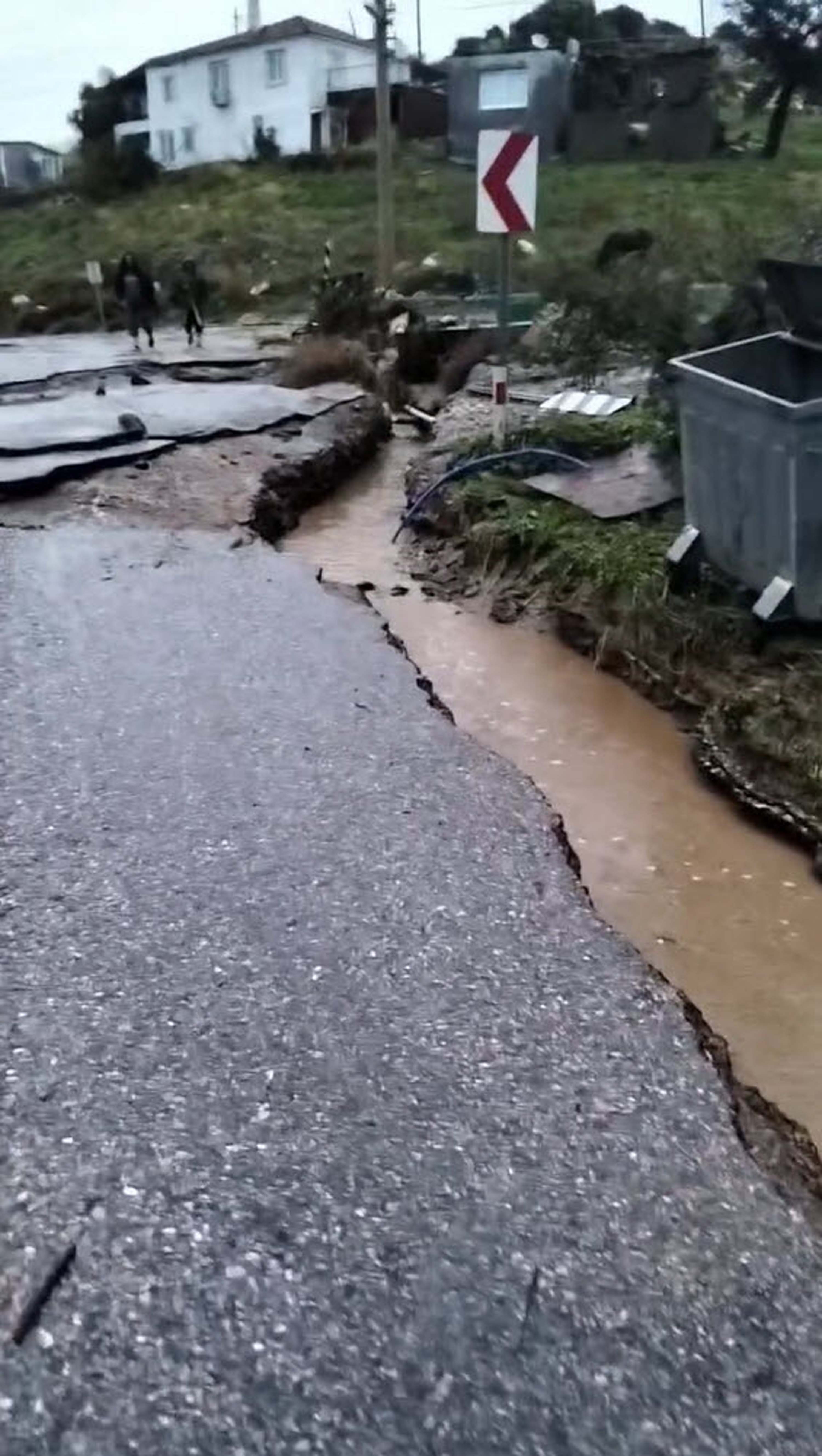 İzmir'de sağanak etkili oldu