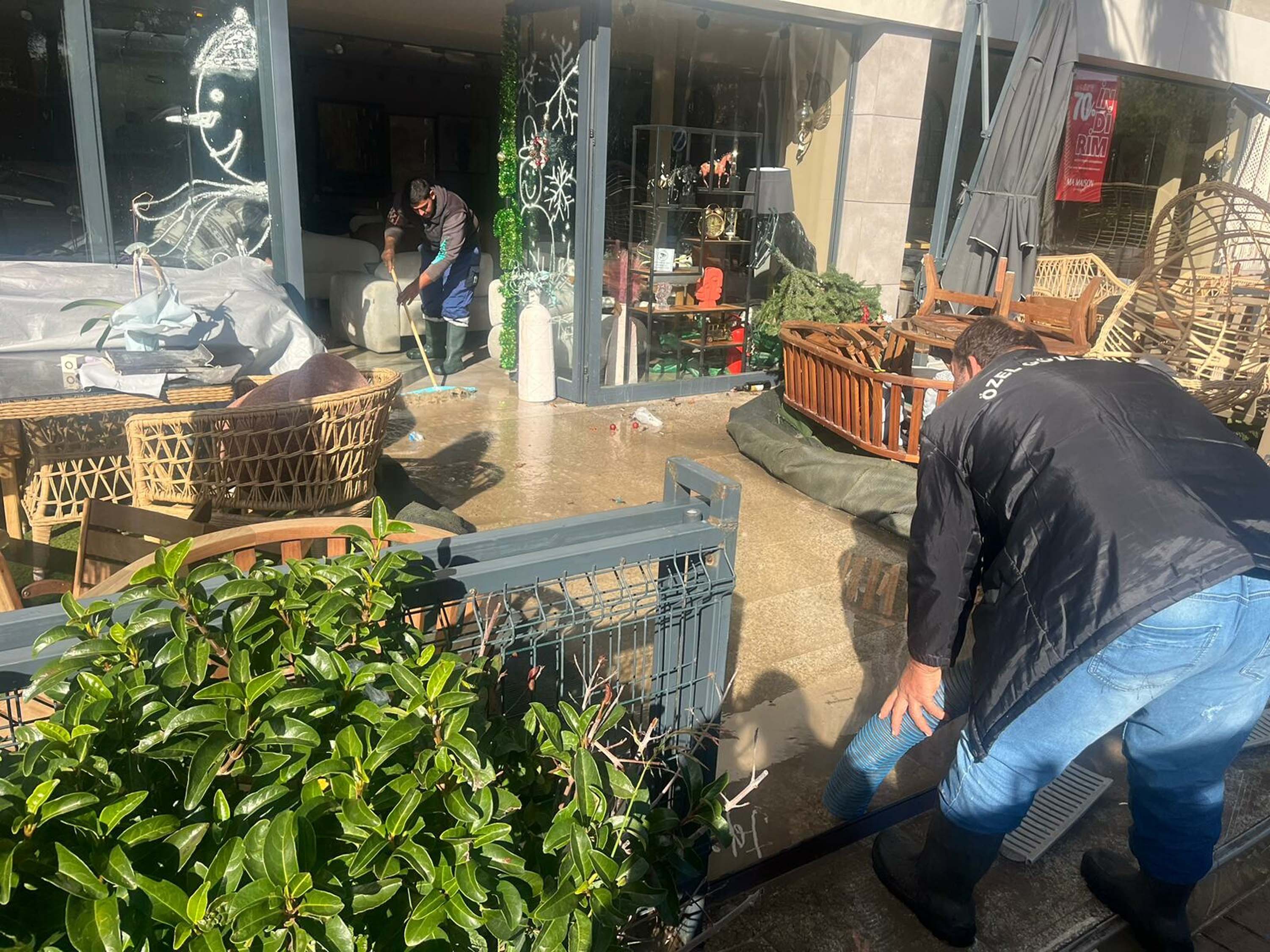 İzmir'de sağanak etkili oldu