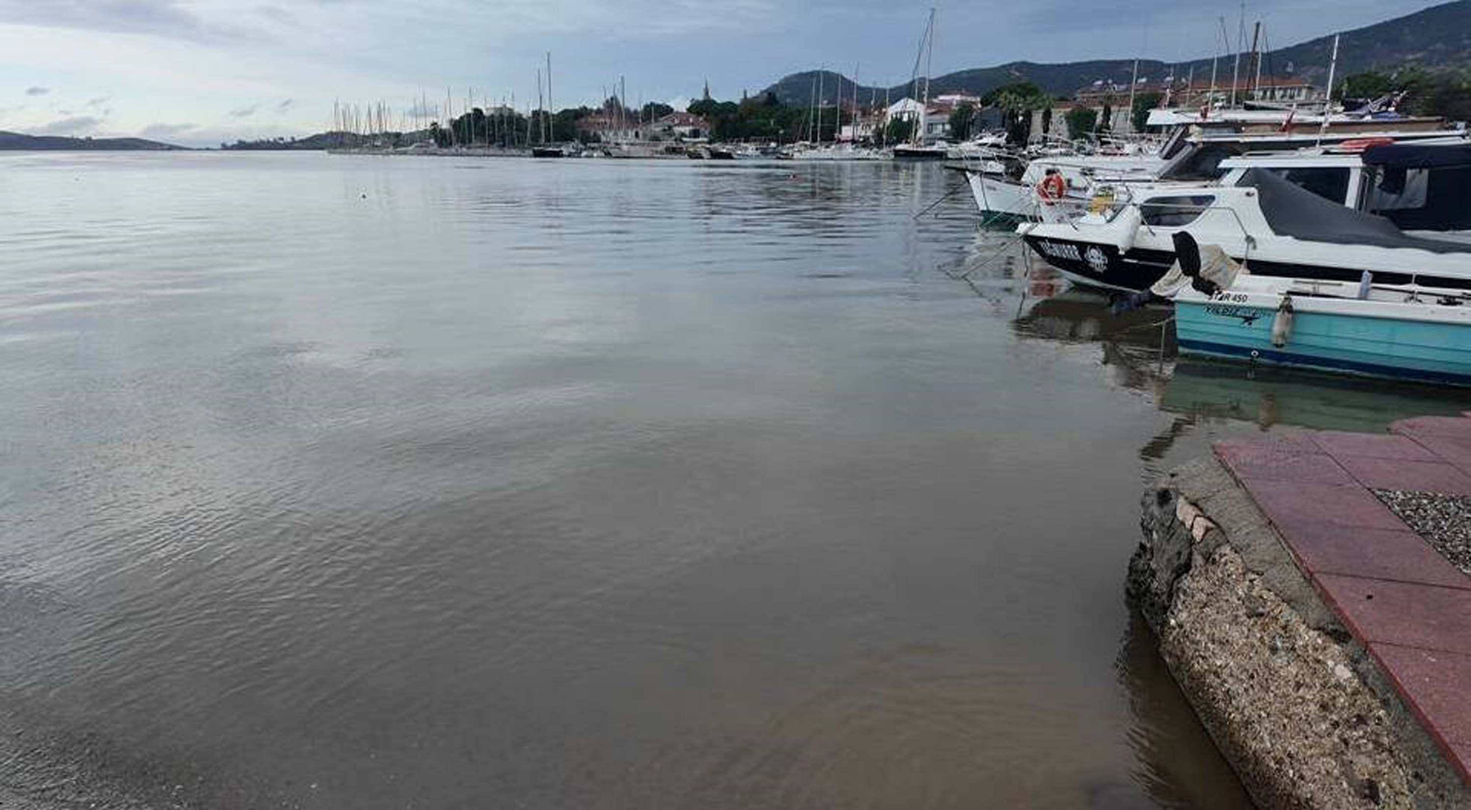 İzmir'de sağanak etkili oldu
