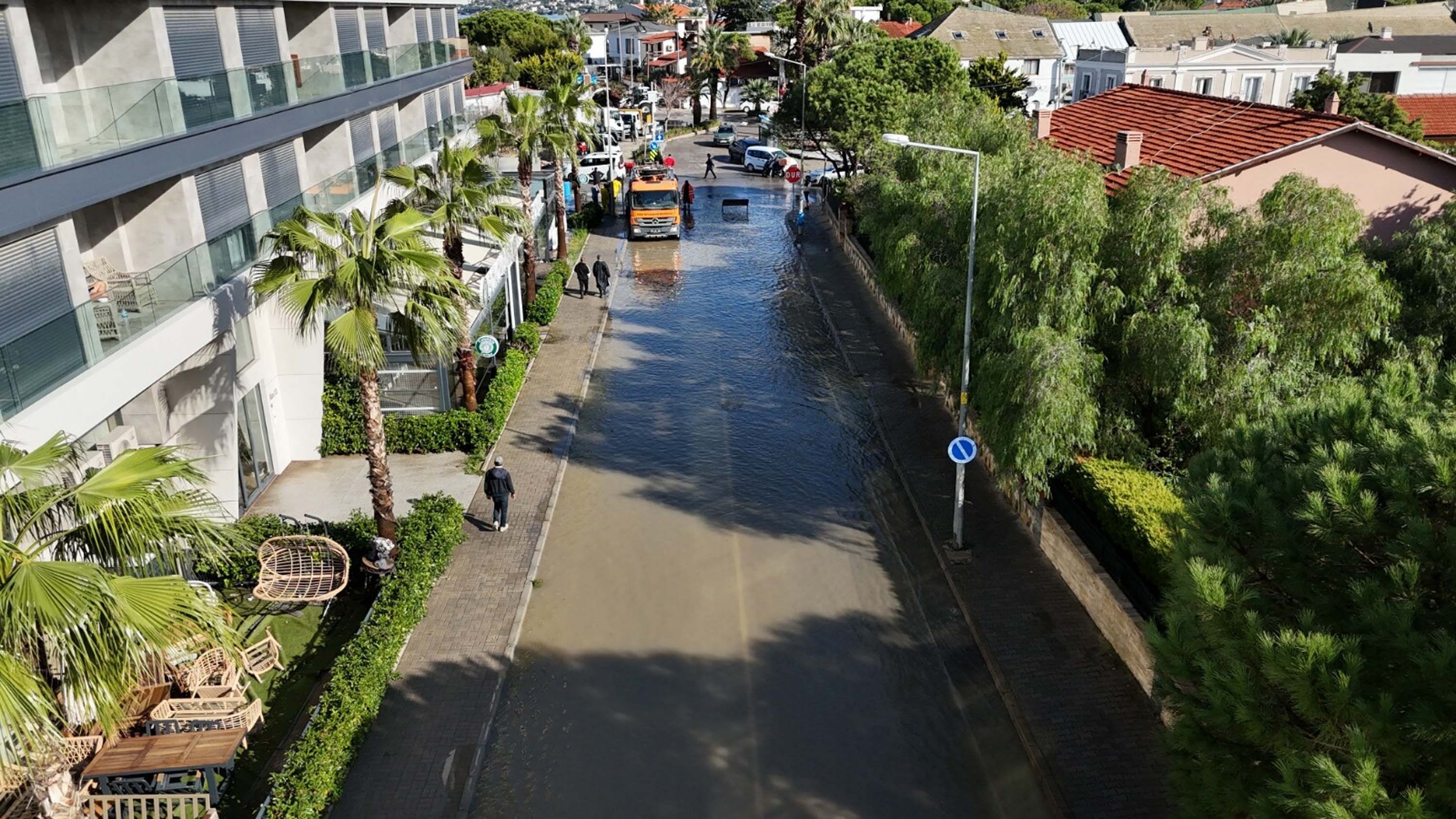 İzmir'de sağanak etkili oldu