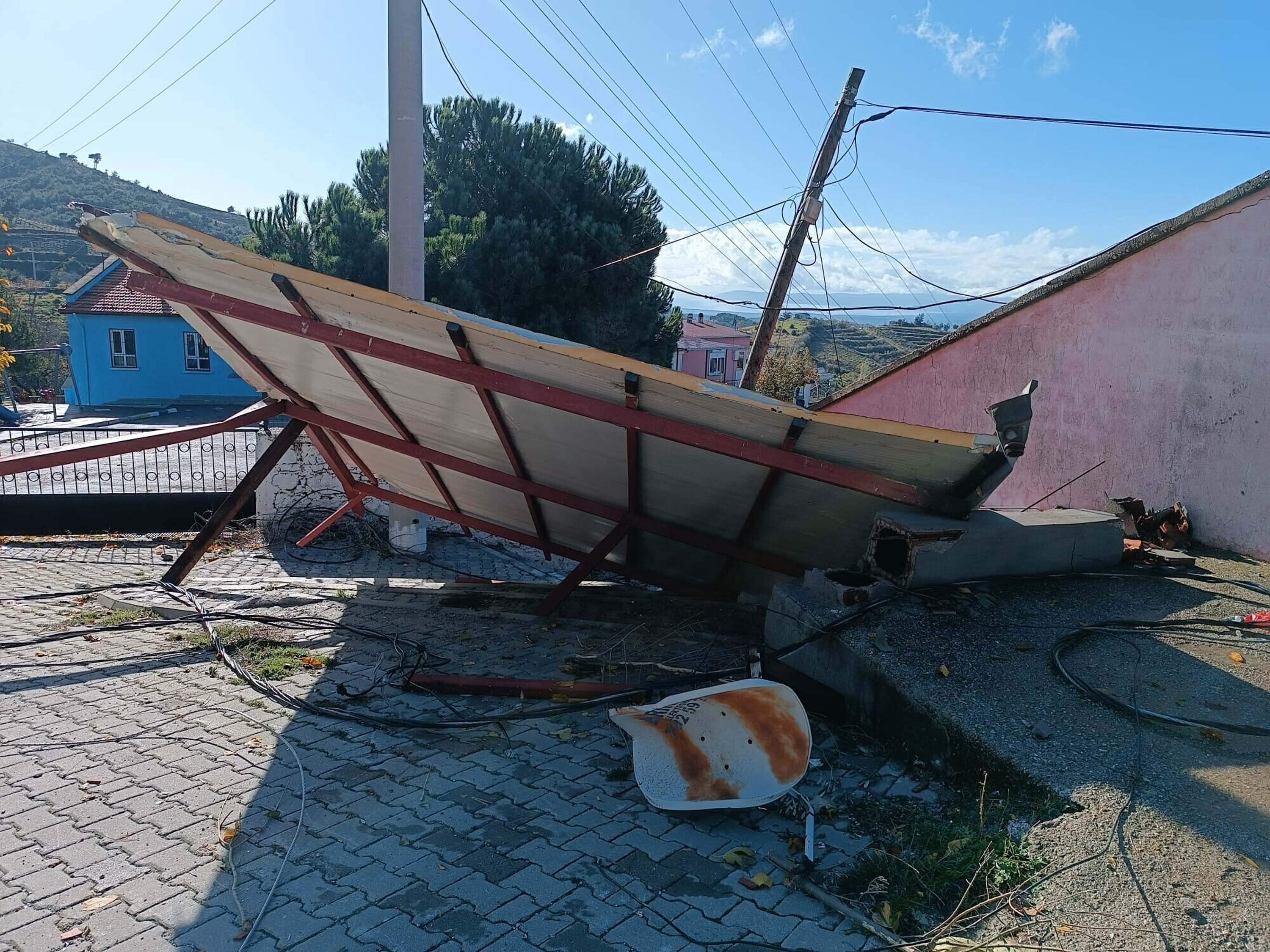 İzmir'de sağanak etkili oldu