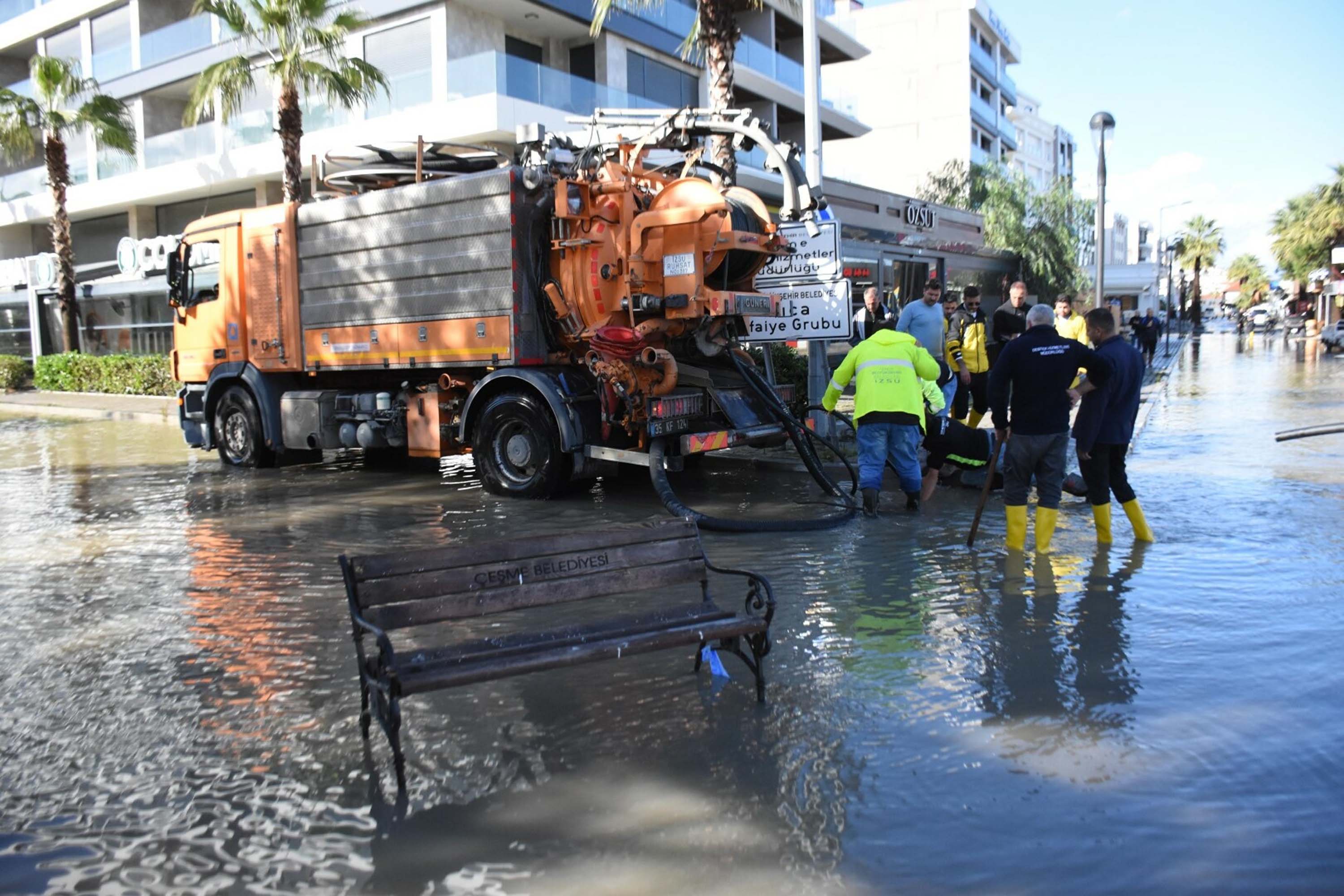İzmir'de sağanak etkili oldu