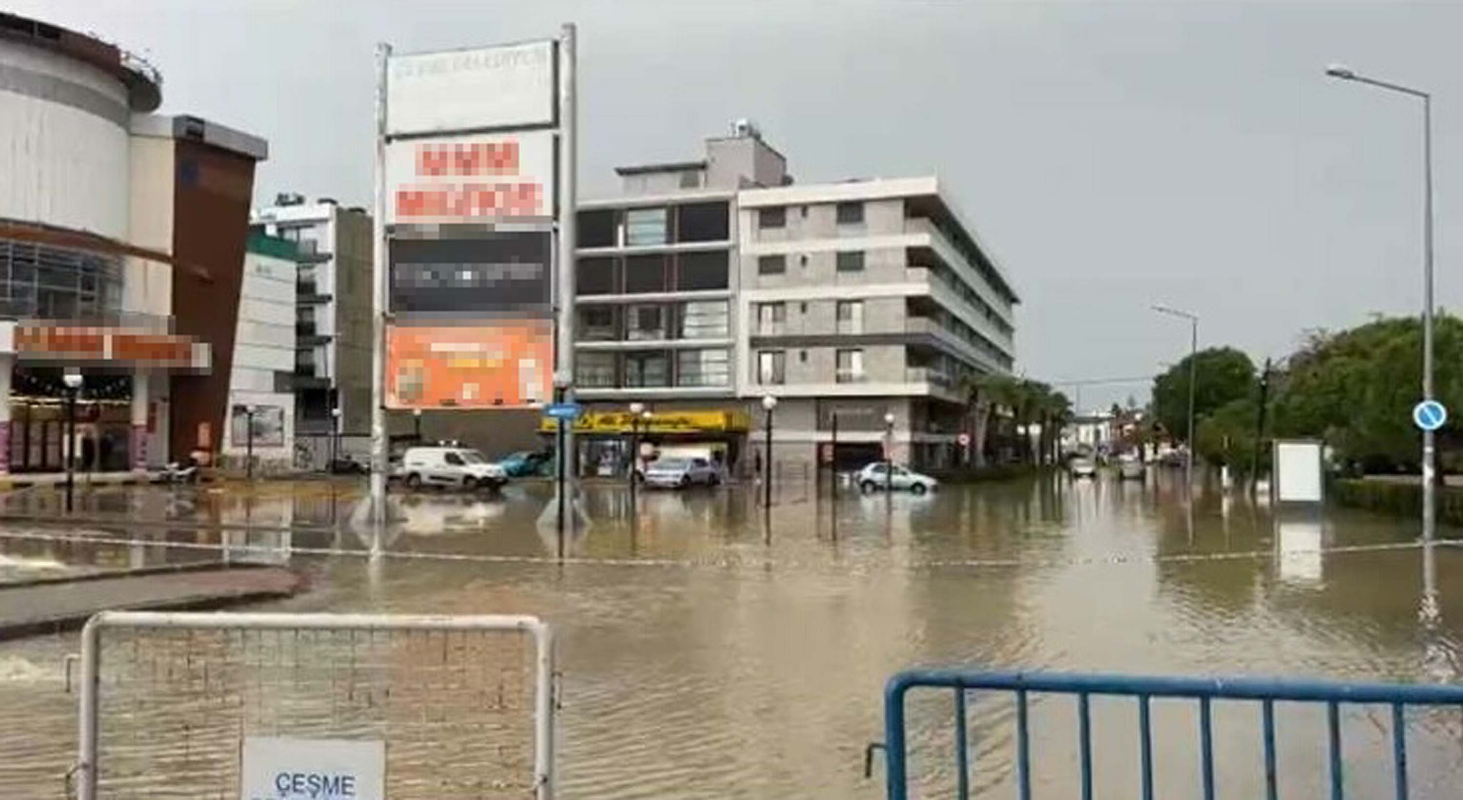 İzmir'de sağanak etkili oldu