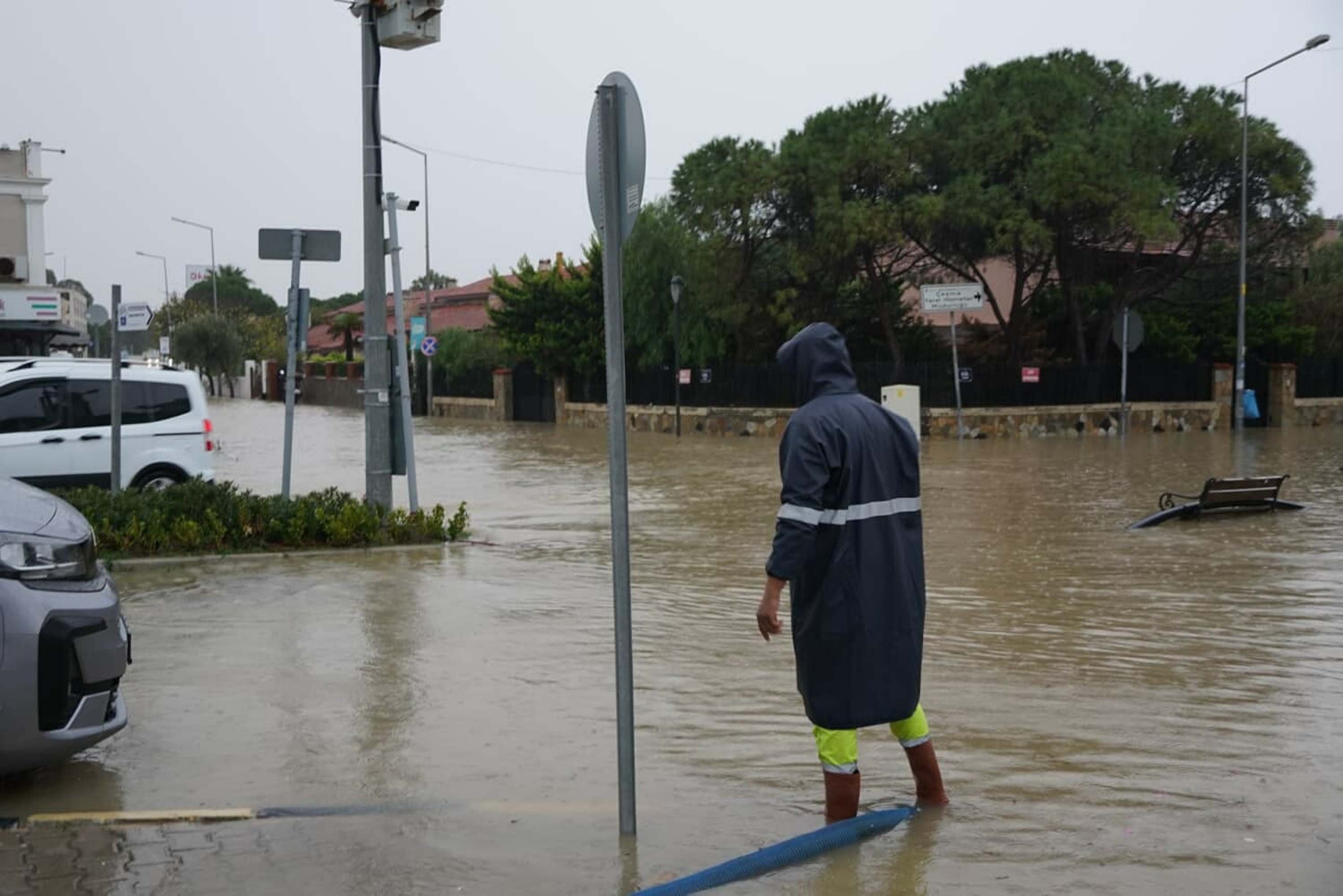 İzmir'de sağanak etkili oldu