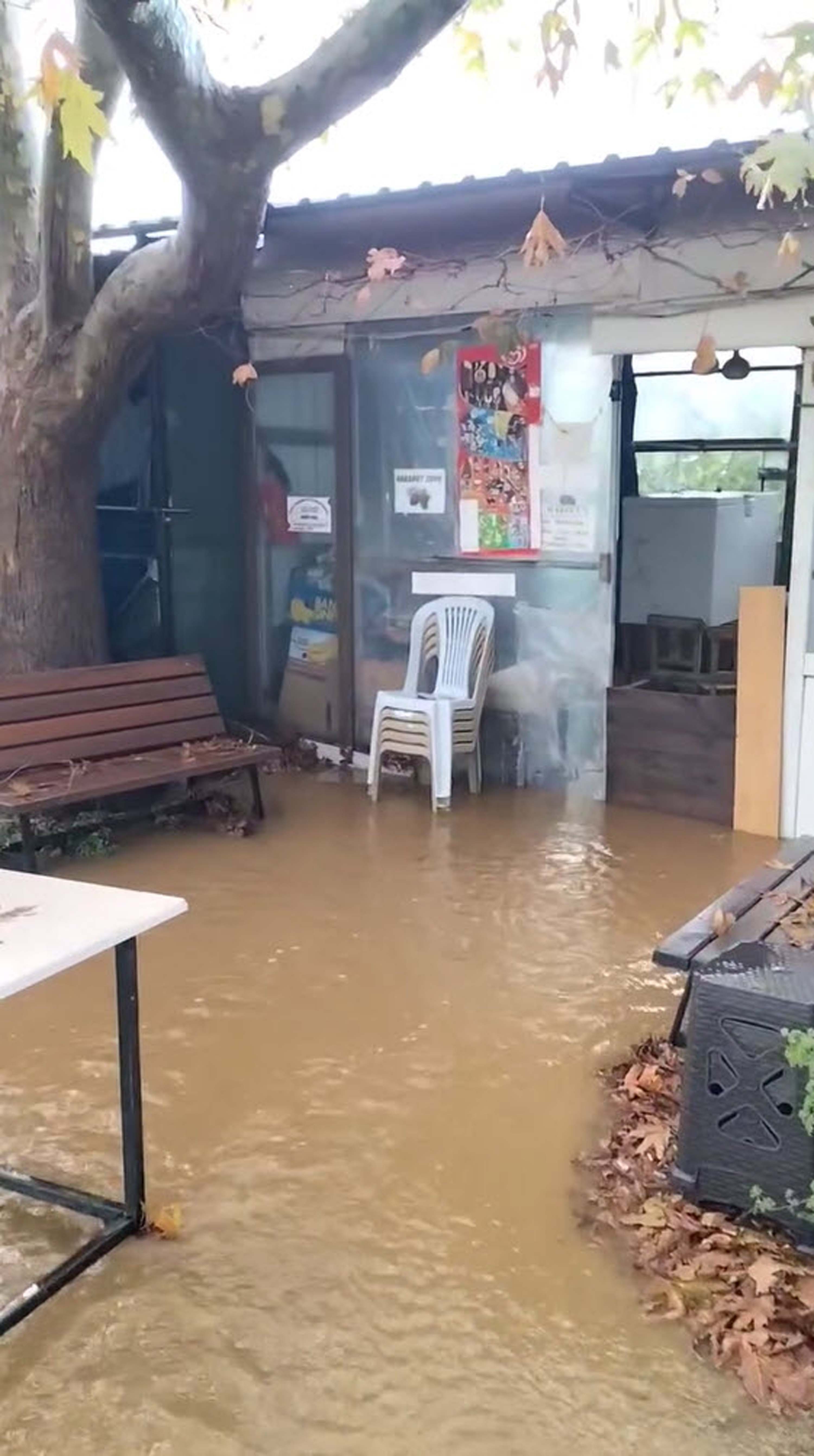 İzmir'de sağanak etkili oldu