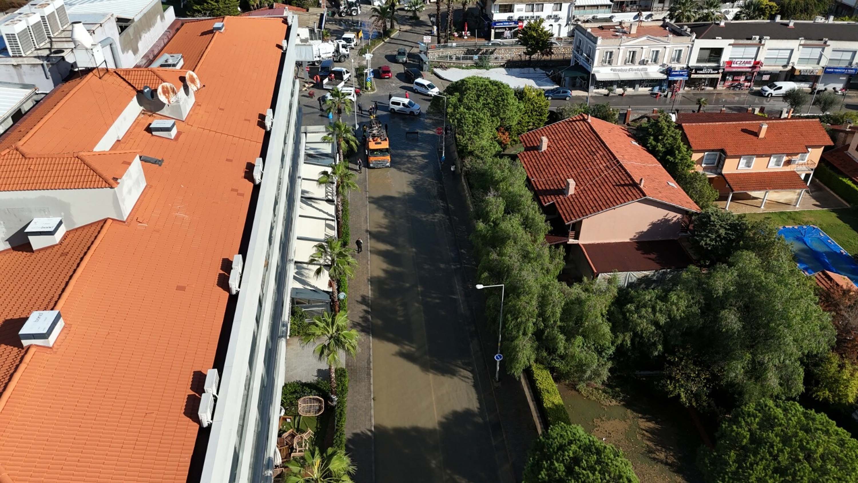 İzmir'de sağanak etkili oldu