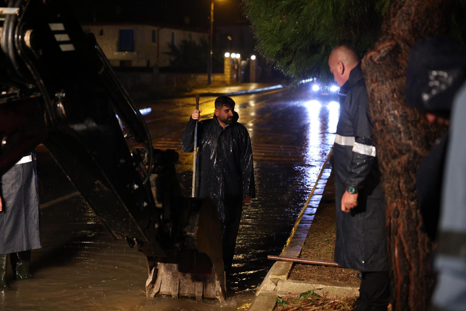 İzmir'de sağanak etkili oldu